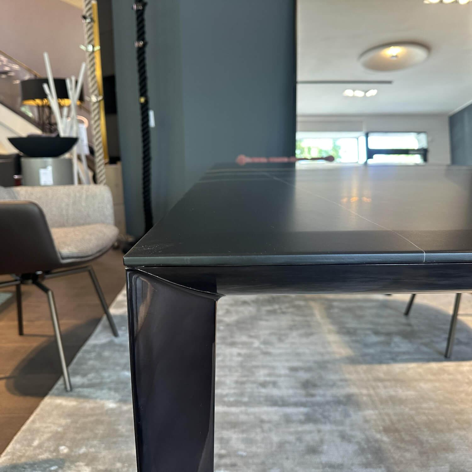 Molteni & C - Esstisch Filigree Platte Marmor Sahara Noir Schwarz Gestell Metall Chrom Schwarz Glänzend - 8