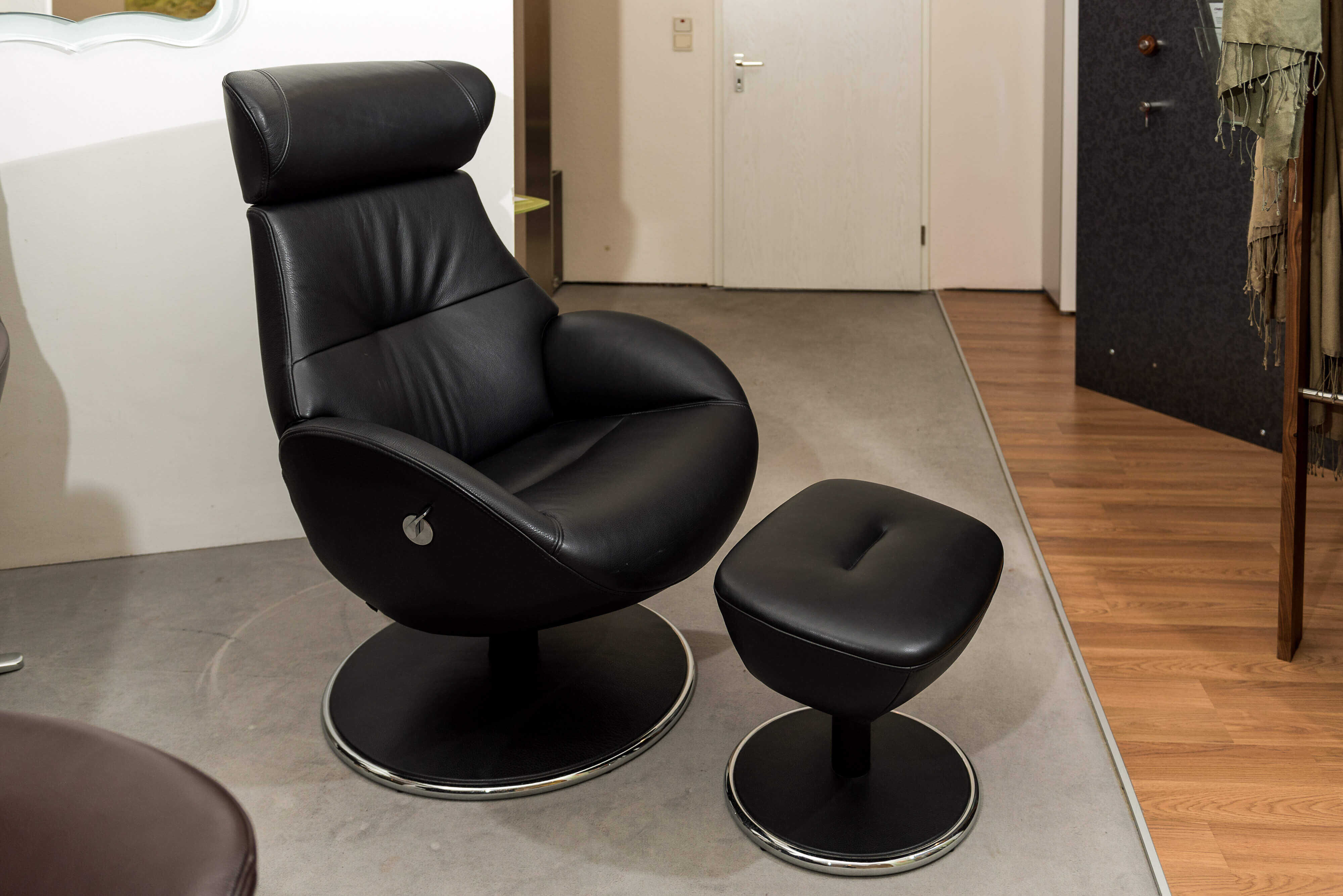 Conform - Sessel Globe (mit Hocker) - 4