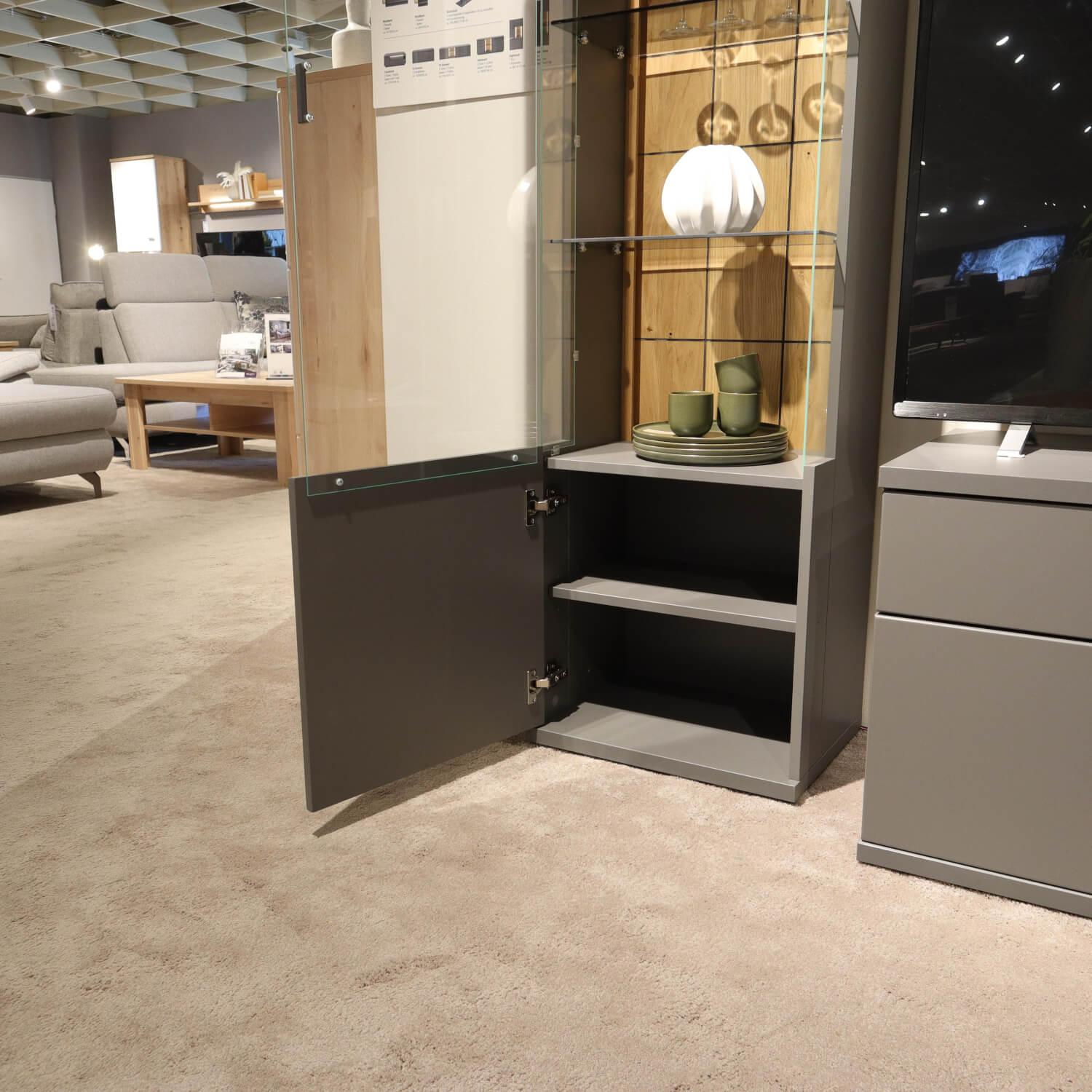 MCA - Wohnwand Caldera Klarglas Grau Wildeiche Gerillt Furniert Geölt Royal Grey Lackiert Metallgriffe Anthrazit - 2