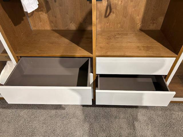 Rietberger Möbelwerke - Kleiderschrank Silea Korpus Asteiche Bourbon Furniert Front Und Rahmen Brillantgrau Matt - 3