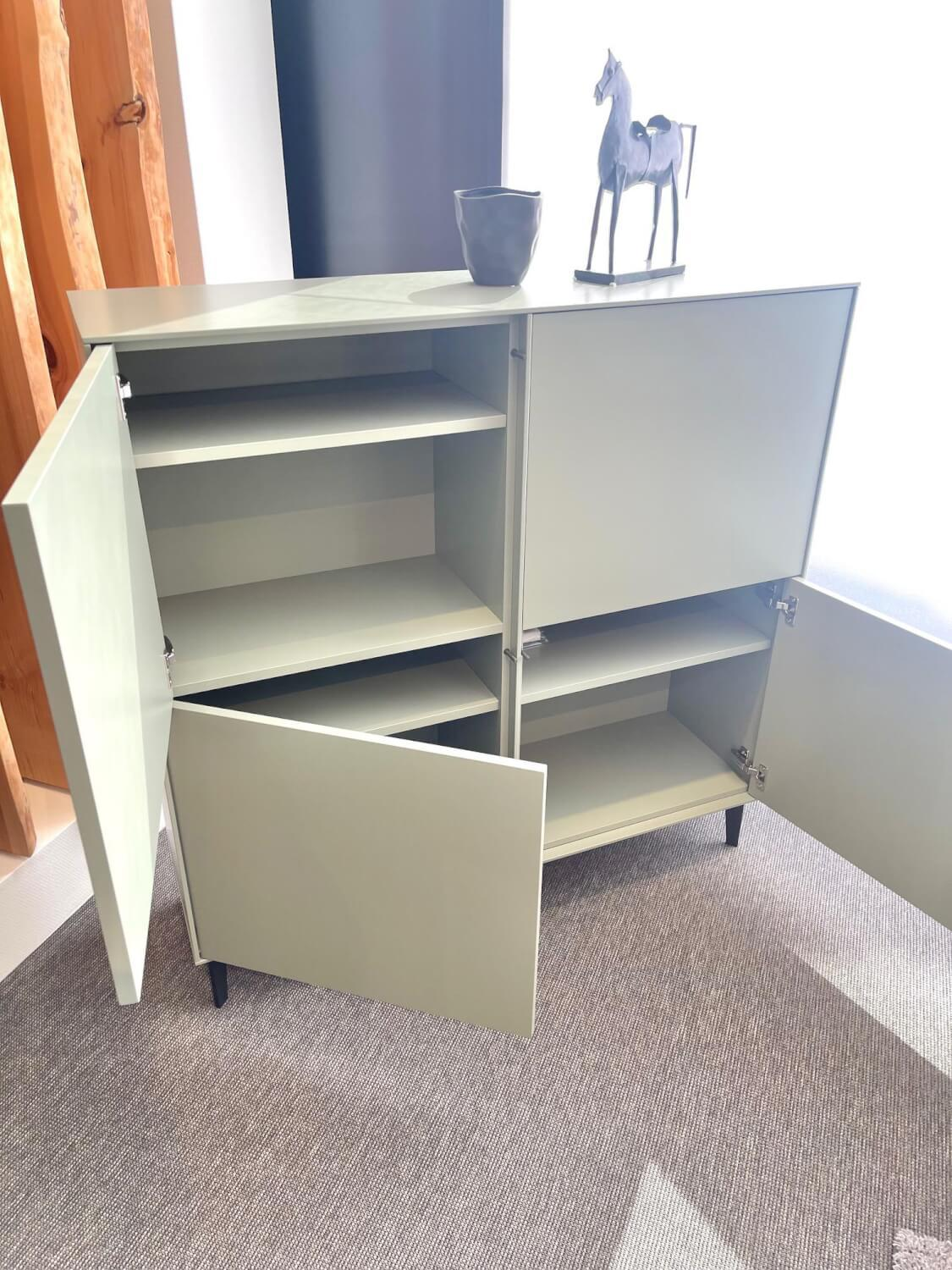 Contur - Highboard Casello MDF Lack Schilfgrün Grün Grau Sockelfüße Schwarz Matt - 4