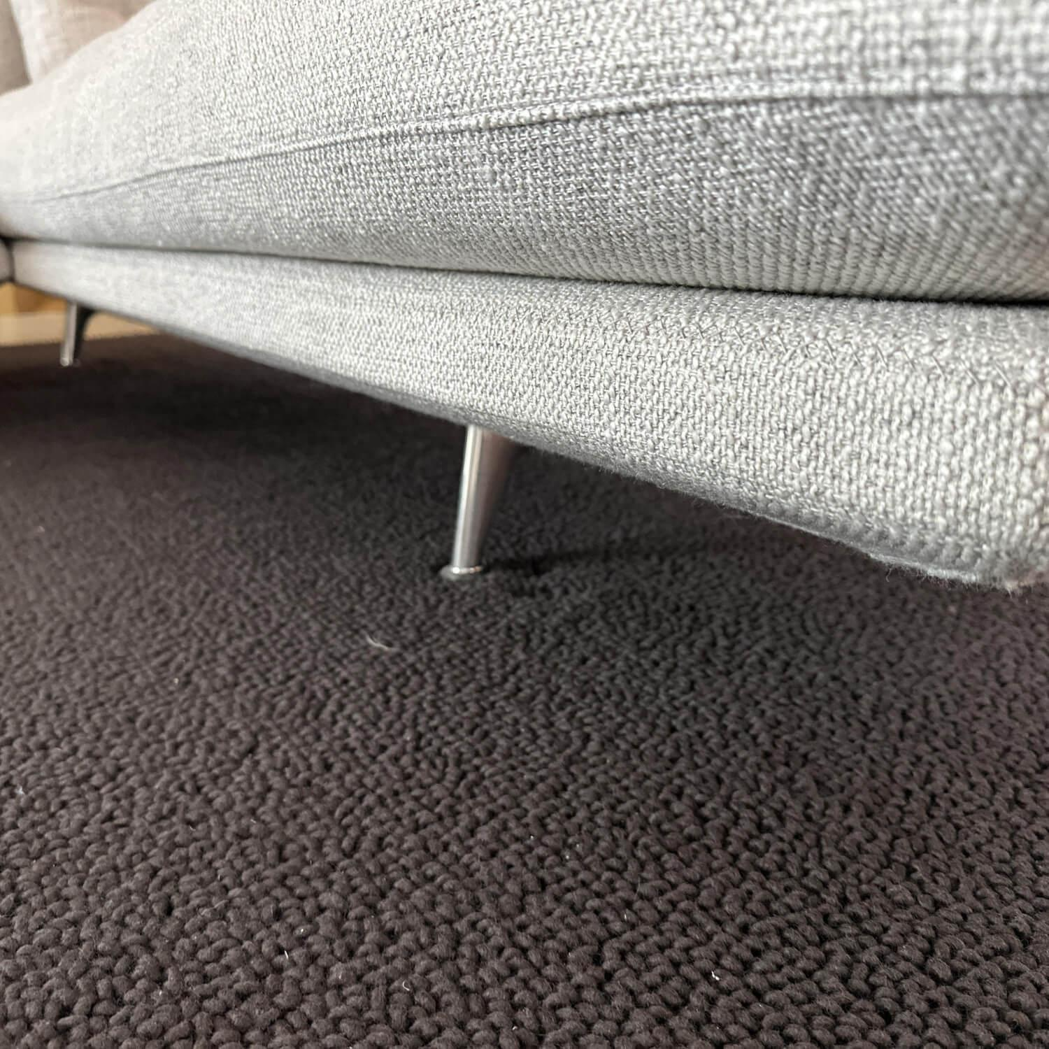 Vitra - Ecksofa Grand 3 Stoff 240 Corsaro Stone Melange Beige Füße Aluminium Poliert Inklusive Längliches Tablett Tray - 3