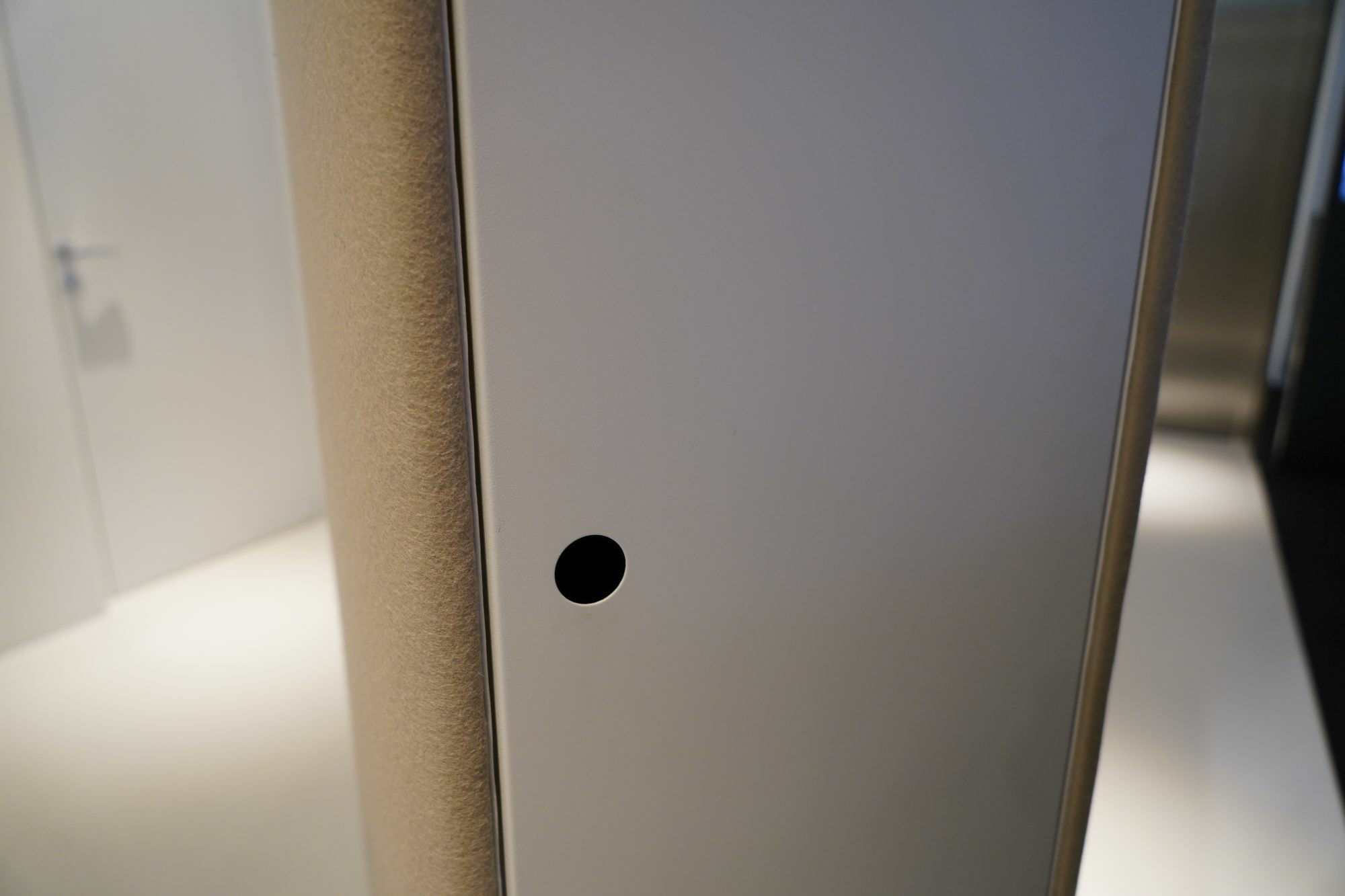 Cascando - Raumtrenner Pillow Space  Stoff Gabriel Soul 61112 Beige Cat. P1 Linke Seite mit Ablagen - 5