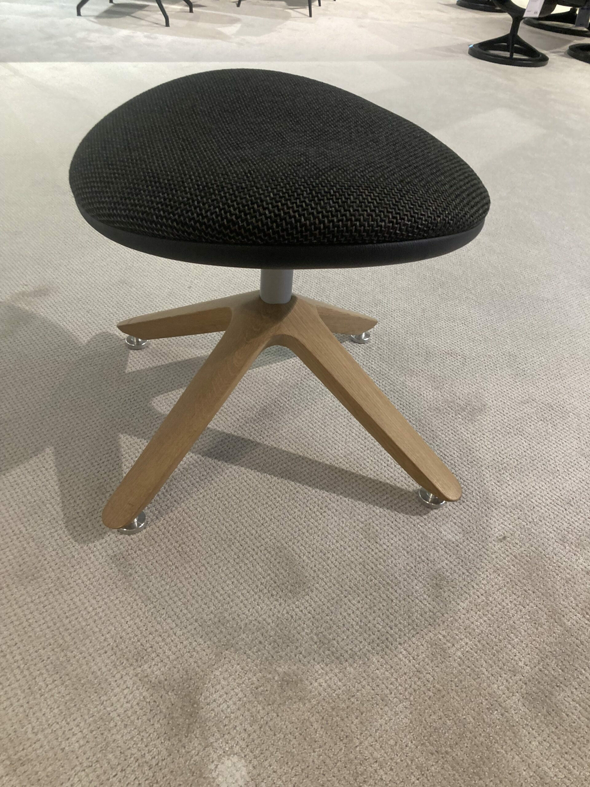 Voglauer - Sessel V-Montanara Leder Schwarz Bezug Stoff Chalet Vidalschwarz mit Hocker - 3
