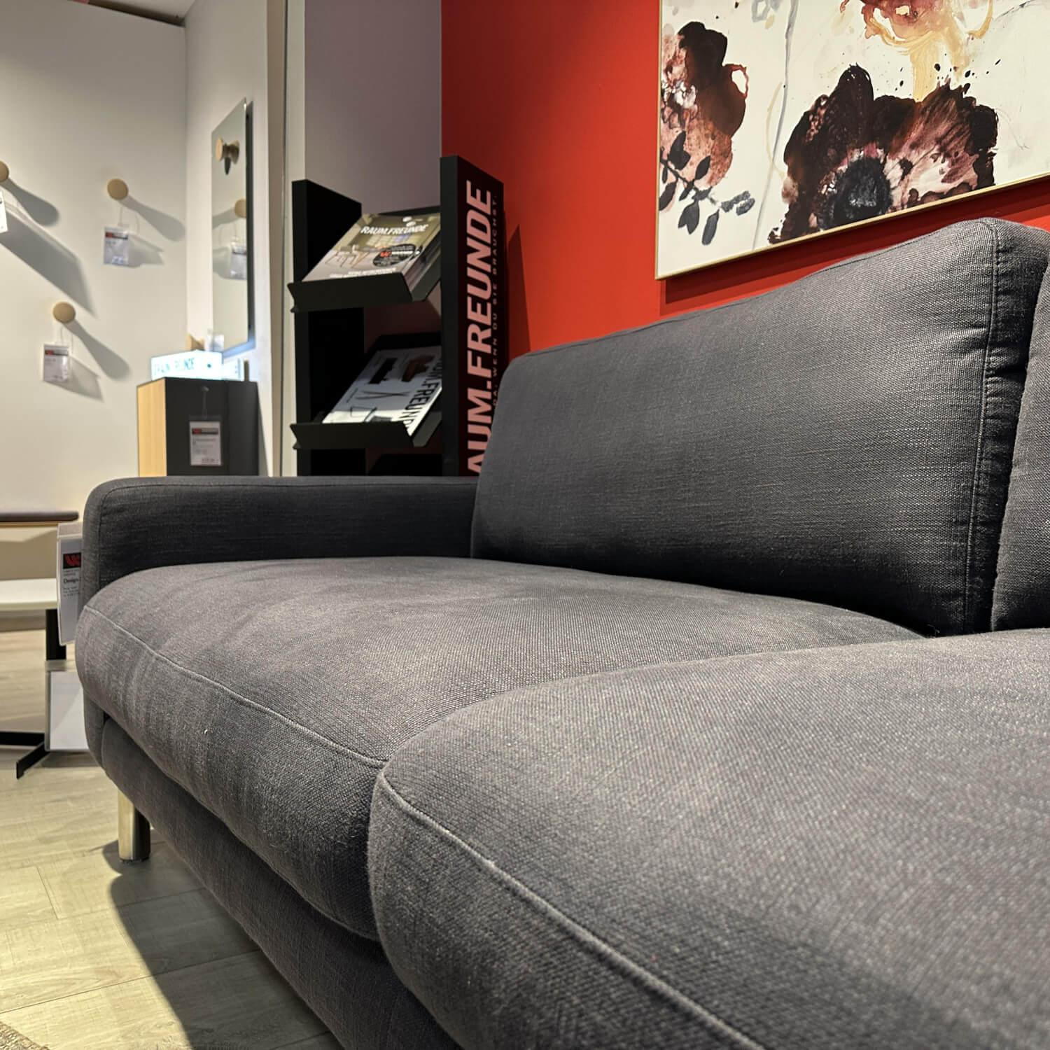 Wagner Living - Sofa Design Stoff 2 Dunkel Grau Blau Fuß Chrom Blau - 3