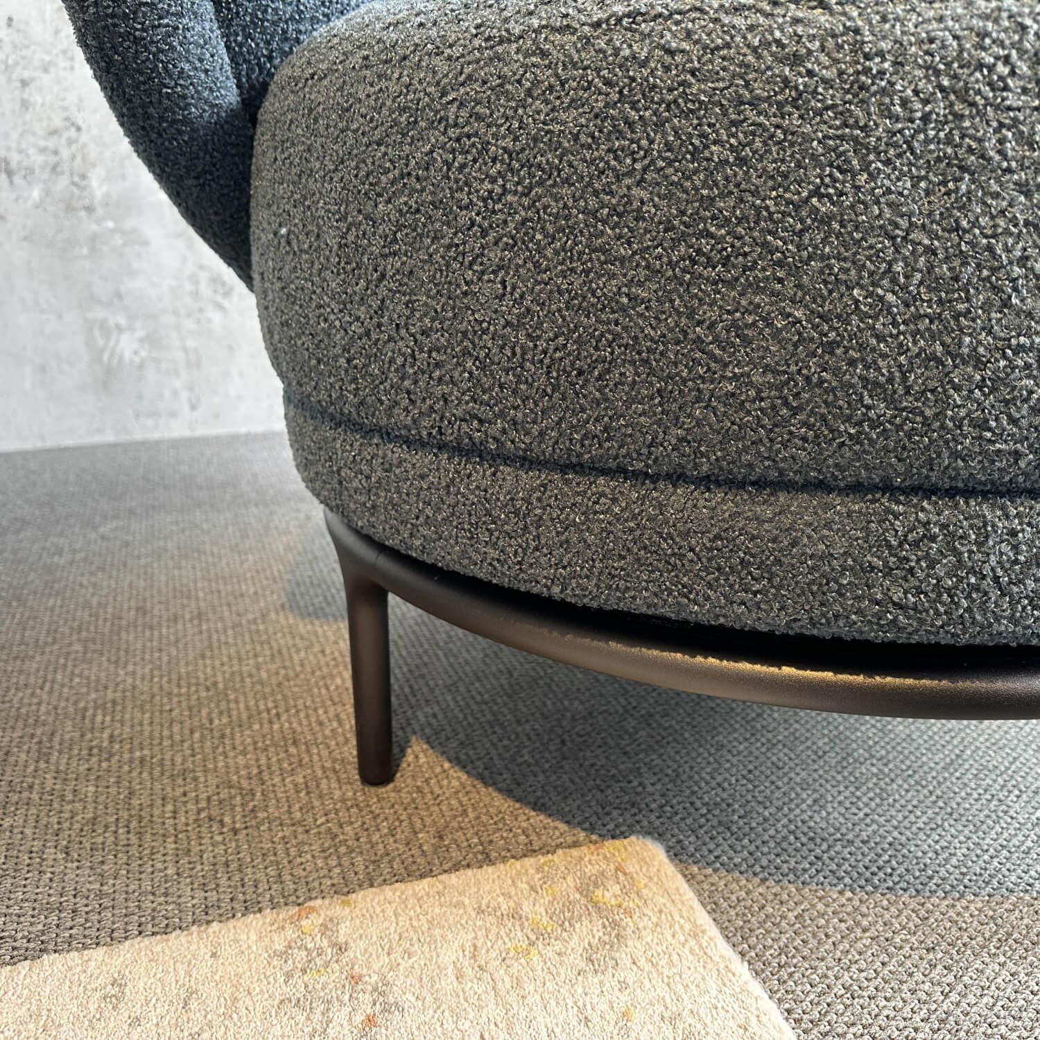 Wittmann - Sessel 25613D Vuelta 80 Stoff A Hug Me 083 Grau Gestell Metall Bronze Pulverbeschichtet - 4