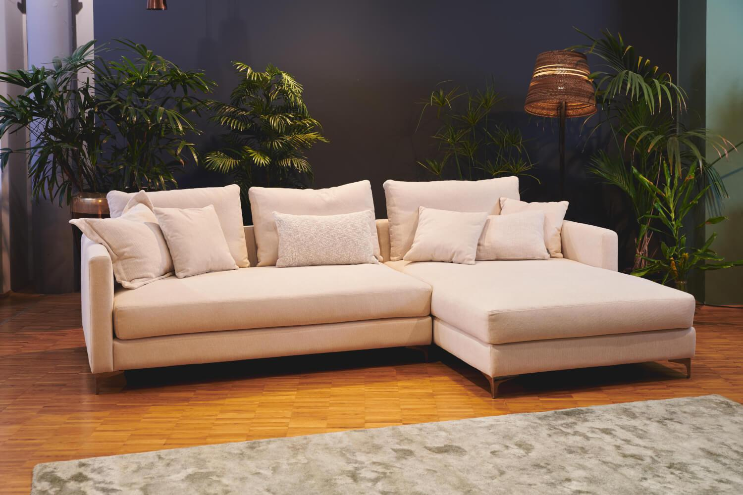 Sofa Long Island Stoff beige 2 Sitter AL Links Chaiselongue 1 AL Rechts
