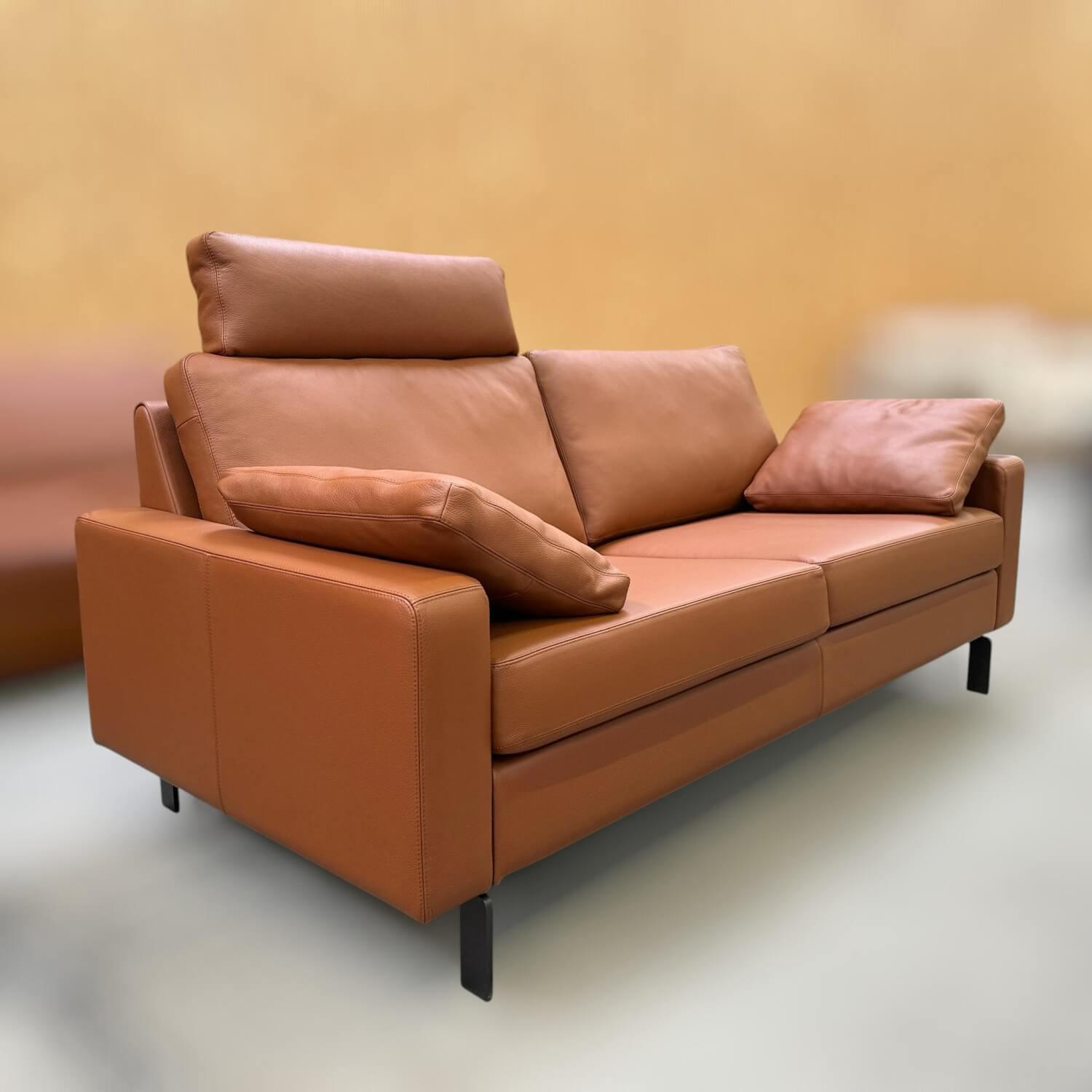 COR - Sofa Conseta Bodenfrei Leder 173 Cognac Braun Schmalfuß Schwarzbraun mit Kopfstütze 2 Kissen - 2