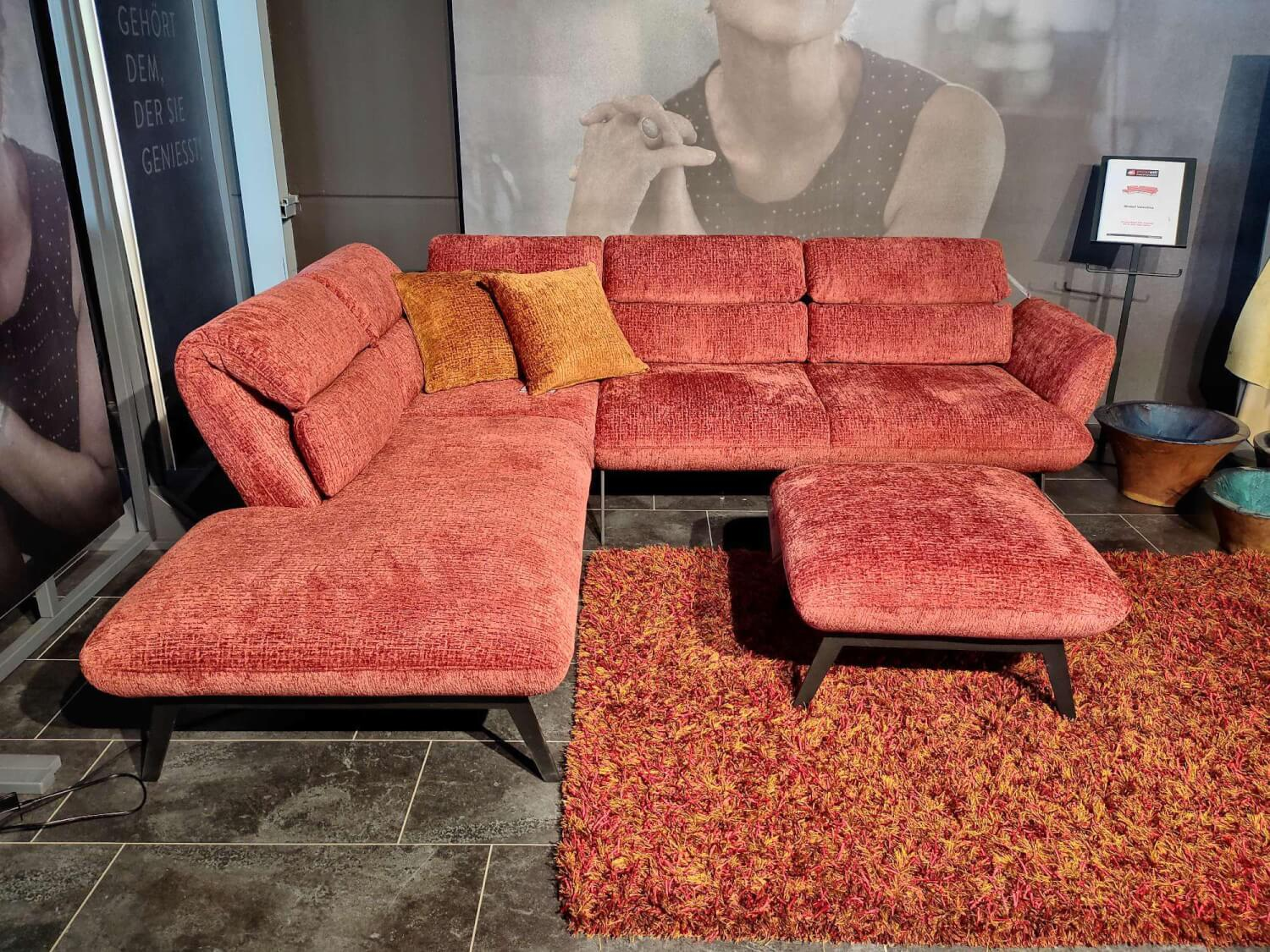 DFM - Ecksofa Valentina Stoff 4 Fusion 36 Carmine Rot mit Hocker - 5