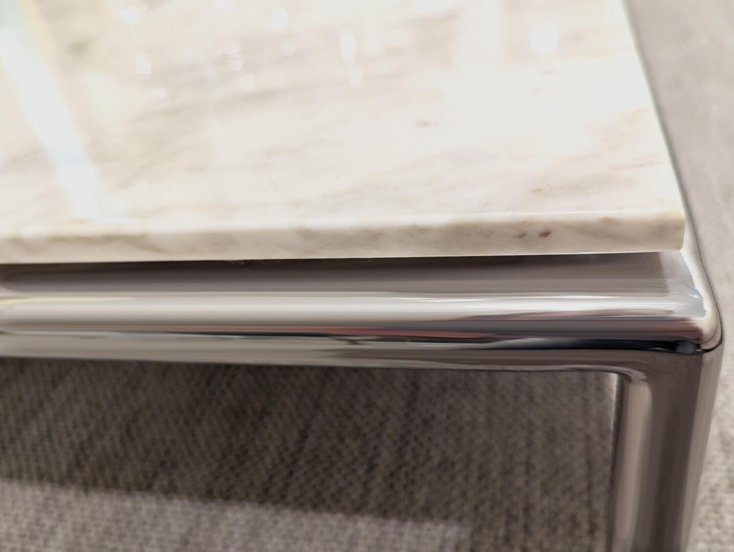 Cassina - Couchtisch Mex Hi Tischplatte Marmor Calacatta Oro Lucido Weiß Beige Gestell Metall Verchromt Tablett Amerikanischer Nussbaum Massiv - 5