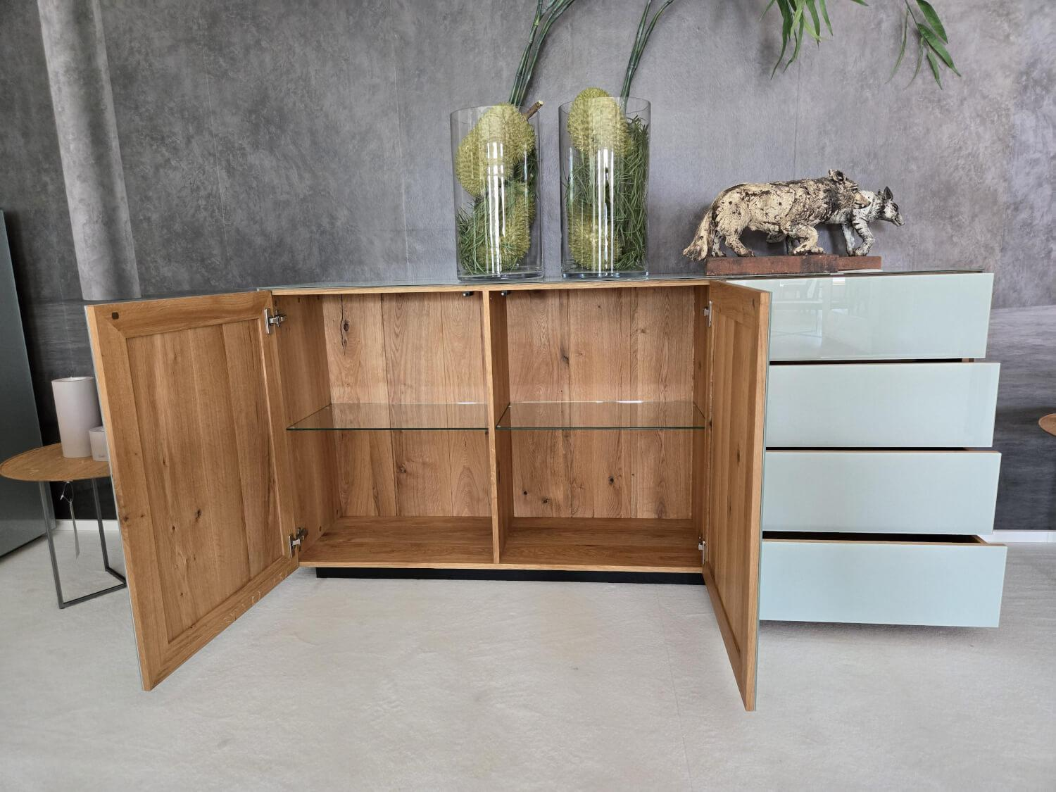 Scholtissek - Anrichte Sideboard Novus  Korpus Knorrige Eiche Rustikal Natur Geölt Front Glas 7035 Lichtgrau Grau Glänzend - 2