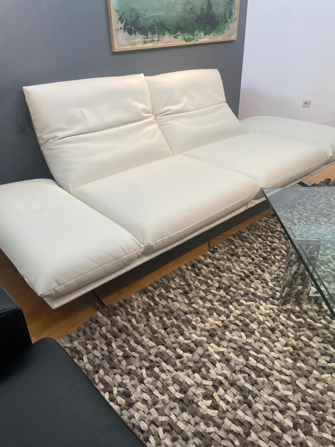 Koinor - Sofa Francis Leder Bull Latte Weiß Füße Metallkufe Nickel Satiniert - 5