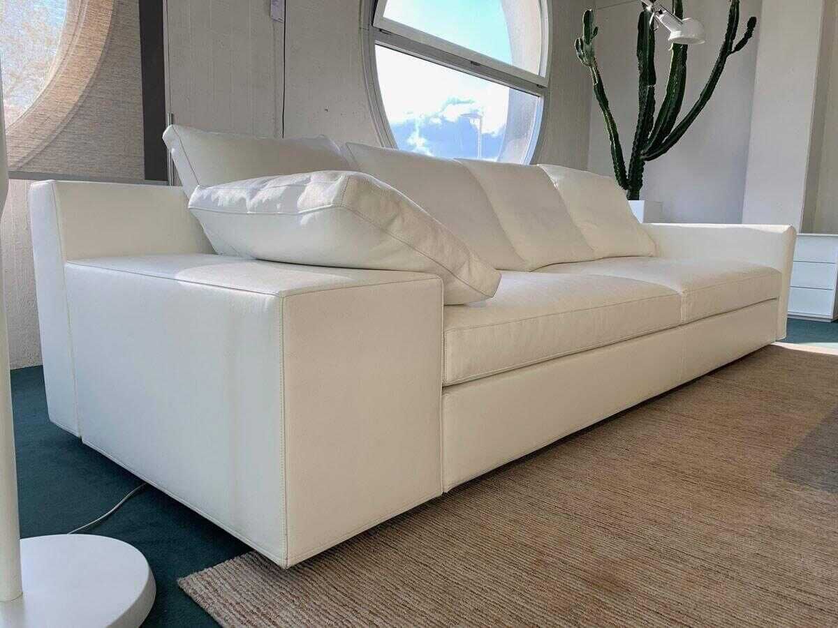 cassina-sofa-mister-dreisitzer-leder-13x247-wei-C3-9F-mit-4-r-C3-BCckenkissen-und-1-armlehnkissen-21501e156d0bO5CIUIh6ldBiZ Cassina - Sofa Mister Dreisitzer Leder 13X247 Weiß mit 4 Rückenkissen und 1 Armlehnkissen - 4