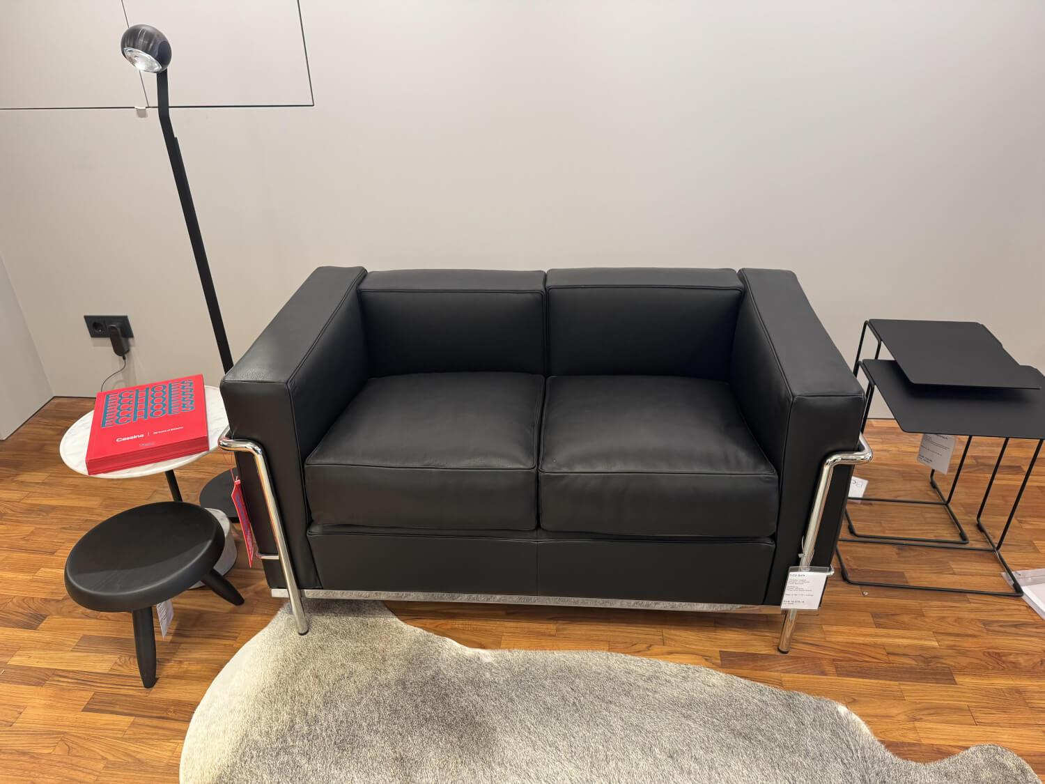 Cassina - Sofa LC2 Grand Comfort Leder Scozia 13X606 Grafite Schwarz Gestell Stahlrohr Glänzend Verchromt - 7