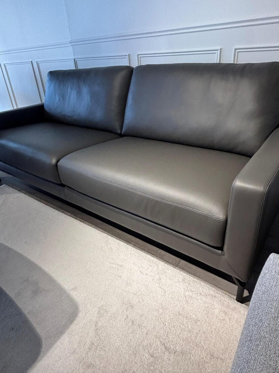 Violetta - Sofa Gesa Leder 60 51 Nachtgrau Füße Schwarz Pulverbeschichtet - 2