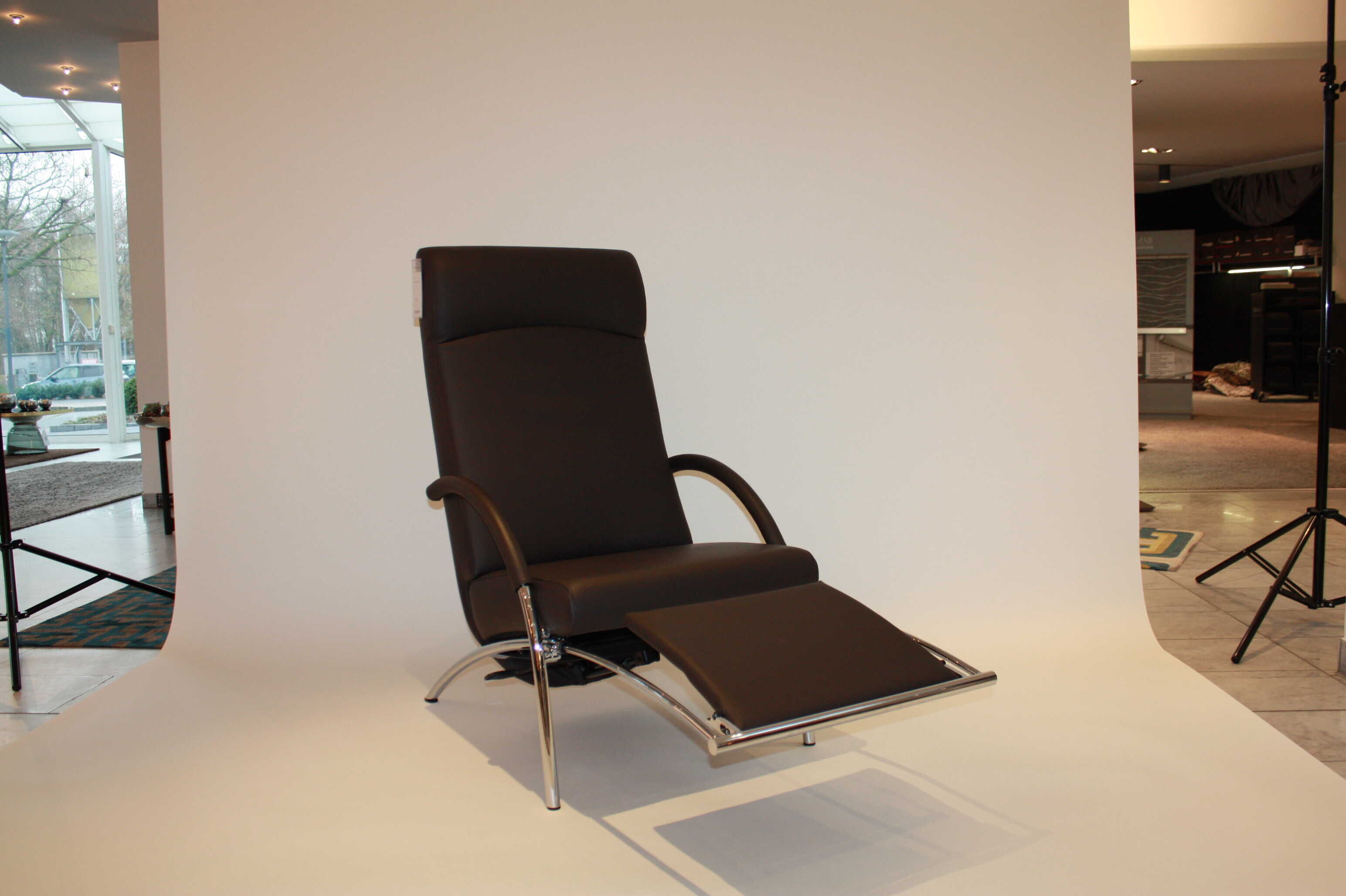 021-02-002077 IP Design - Sessel Curve in Leder Braun - 2