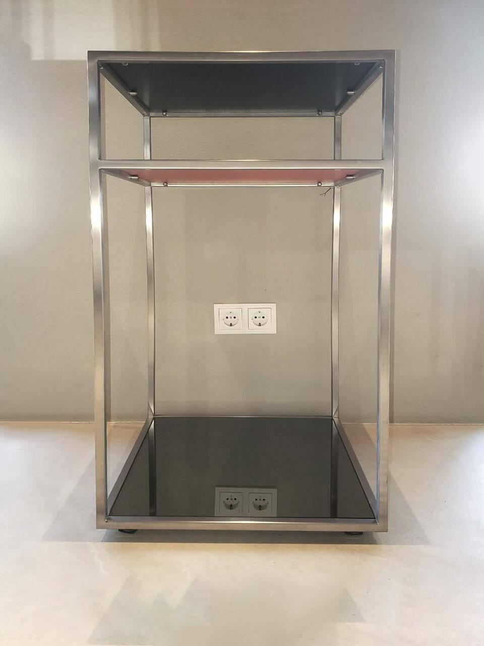 Christine Kröncke - Cameo Konsole Parsolglas Hinterlackiert Rot Schwarz Gestell Edelstahl Matt - 5