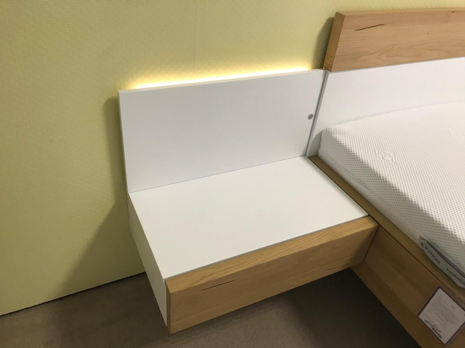 Schlafzimmer Modell CITADA Lack Reinweiß  Und Akzent Eiche Naturstamm Bett Ohne Matratze Und Lattenrost