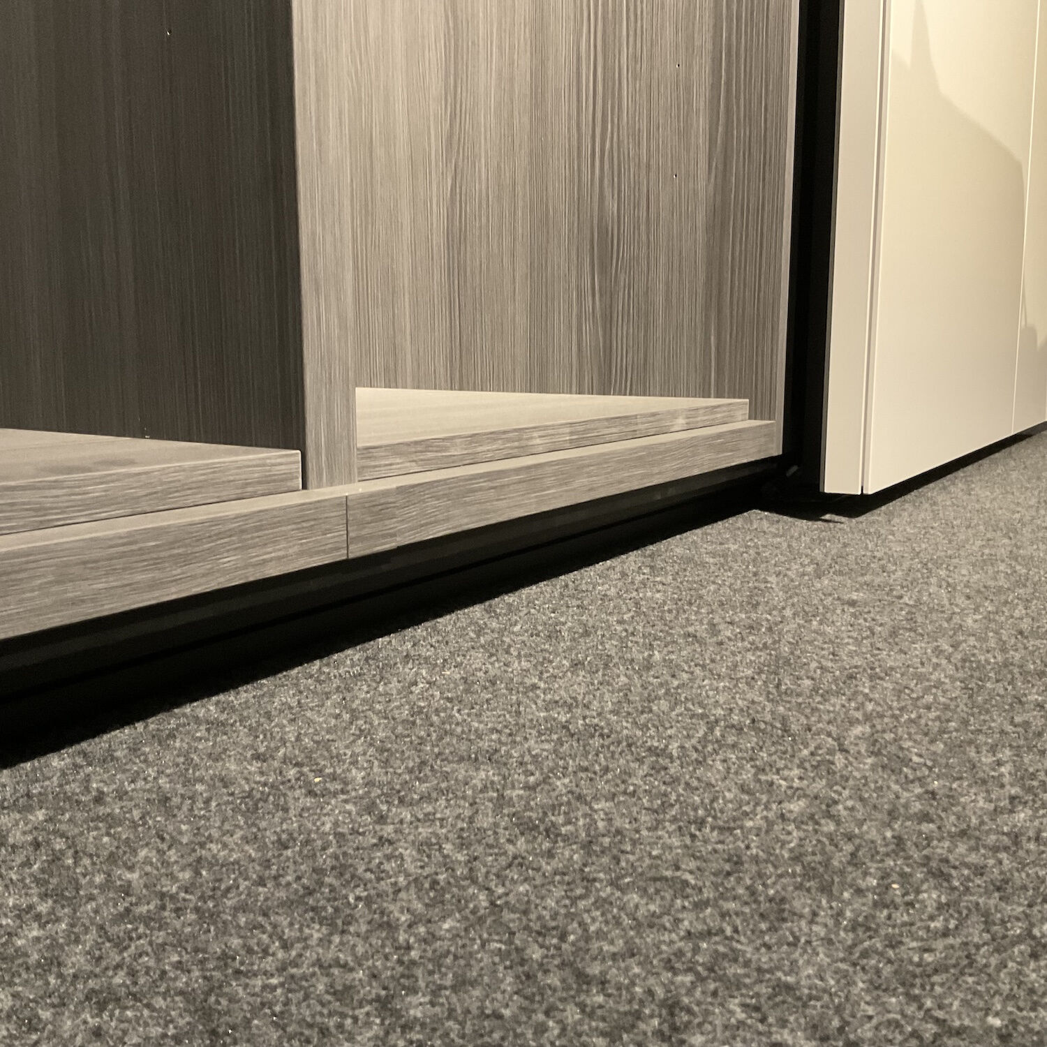 Kettnaker - Kleiderschrank Grip Lack Matt Lichtgrau Innen Eiche Melamin Anthrazit - 8