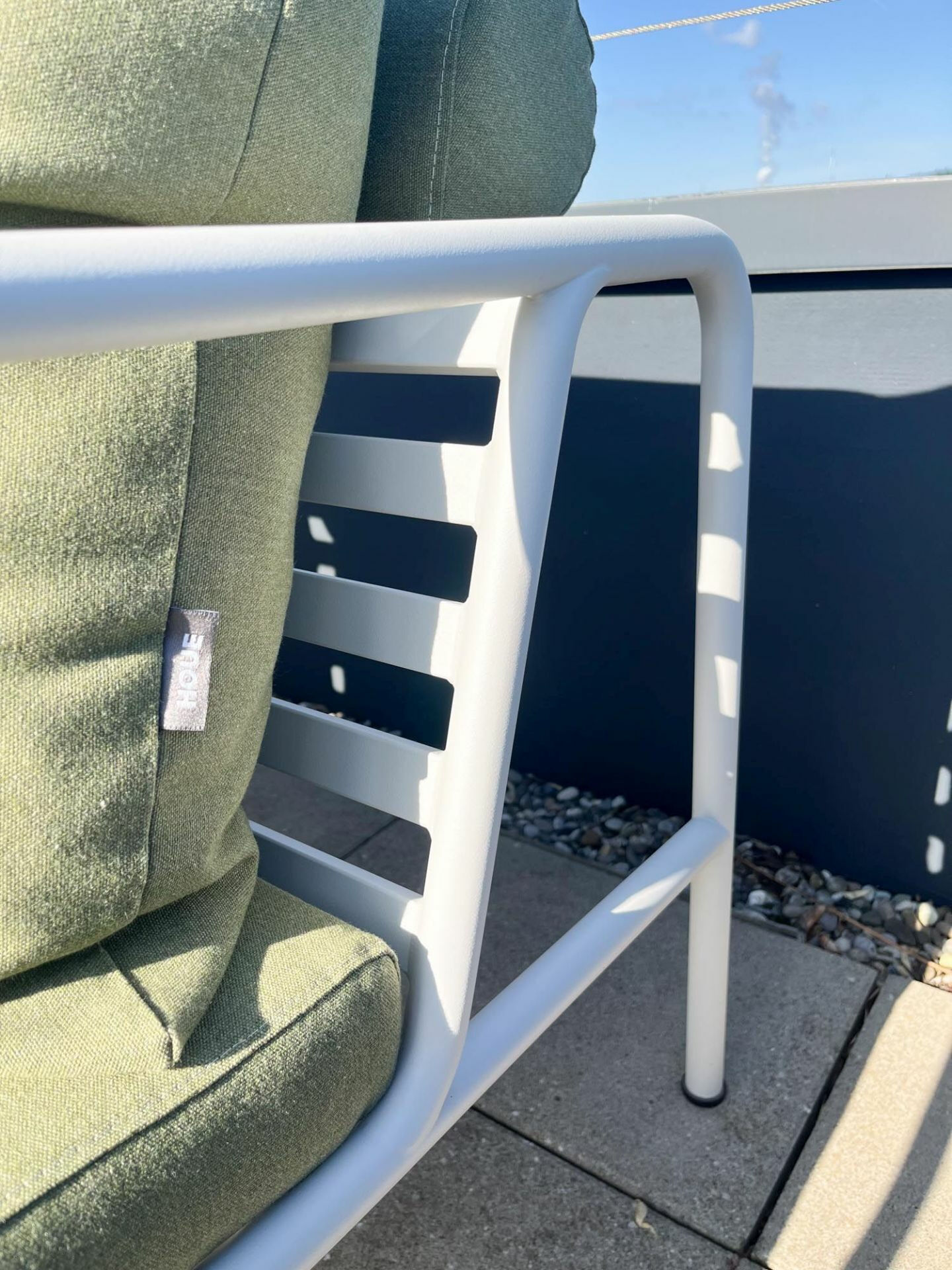 Houe - Lounge Sofa Avon Stoff Sunbrella Heritage Leaf Grün Gestell Stahl Weiß Pulverbeschichtet - 3