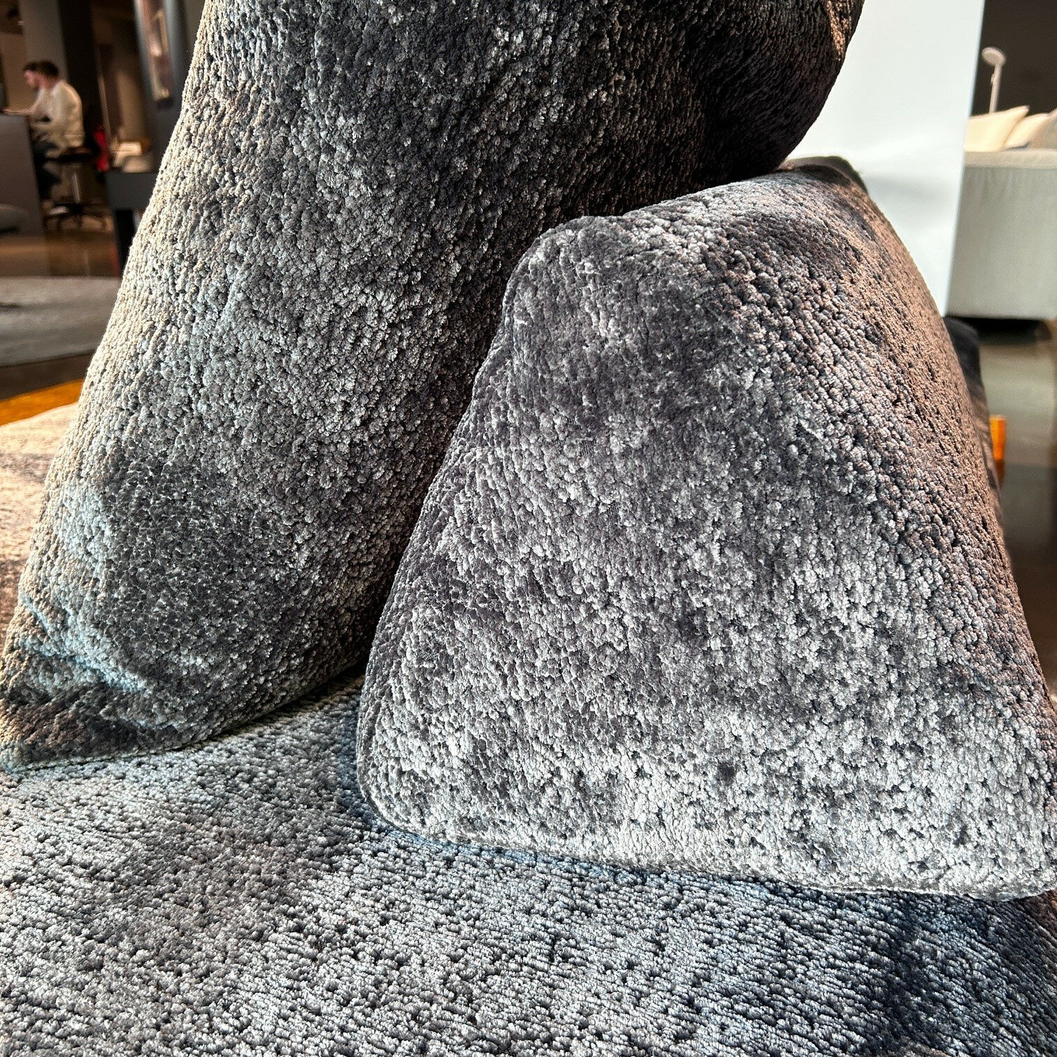 Edra - Sofa Sherazade Stoff T Soft Nest 8210 Dunkelgrau Füße Kunststoff Schwarz - 3