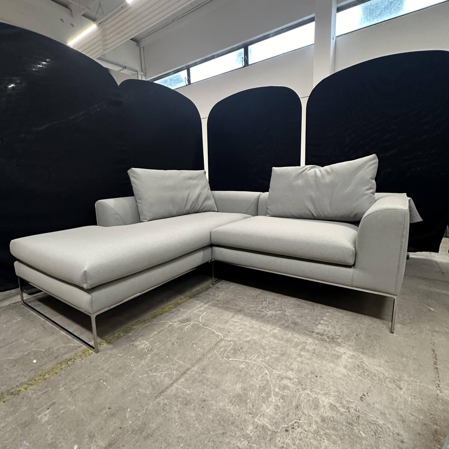 COR - Ecksofa Mell Lounge Stoff 7209 Beton Grau Fußrahmen Verchromt Mit Filzgleitern Inklusive 2 Rückenkissen - 6