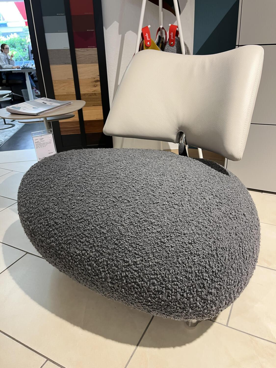 Leolux - Sessel Pallone Leder Senso Pampas Creme Stoff Robou Warm Grey Grau Gestell Chrom inkl. Beistelltisch Portello Aluminium Poliert - 4