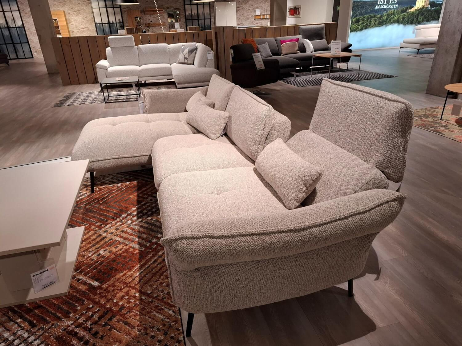 Steinpol - Ecksofa Murcia Stoff Space Natur Metallfuß Schwarz mit motorischer Fußauflage - 3
