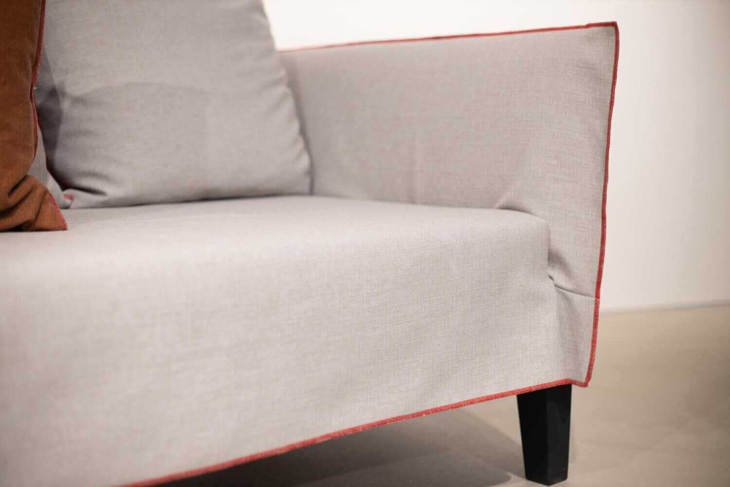 Sofa Modell Up Stoff Poly Argento Kat. B Grau Naht: Rot mit Kissen