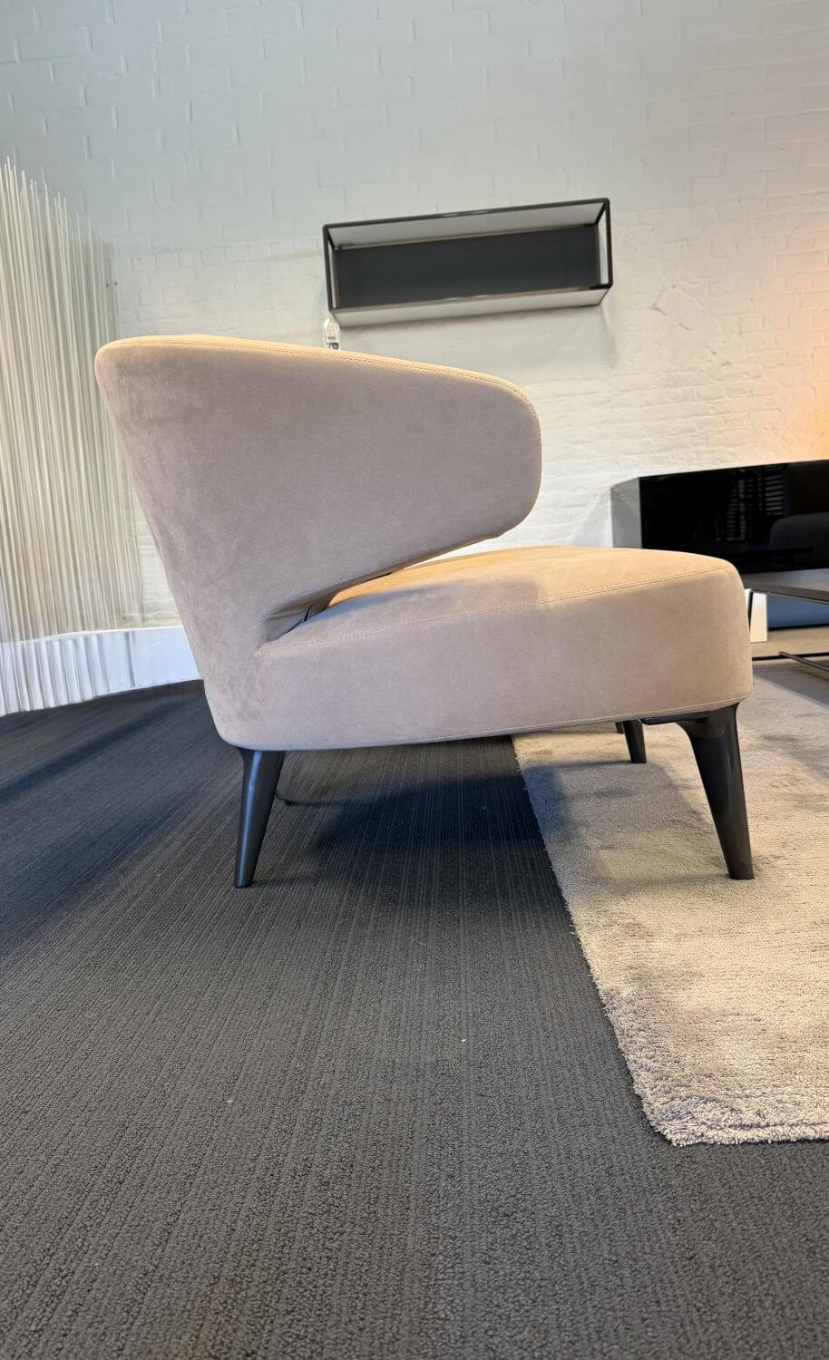Minotti - 2er-Set Sessel Aston Alcantara Cipria Braun Beige Gestell Metall Zinnfarbig - 2