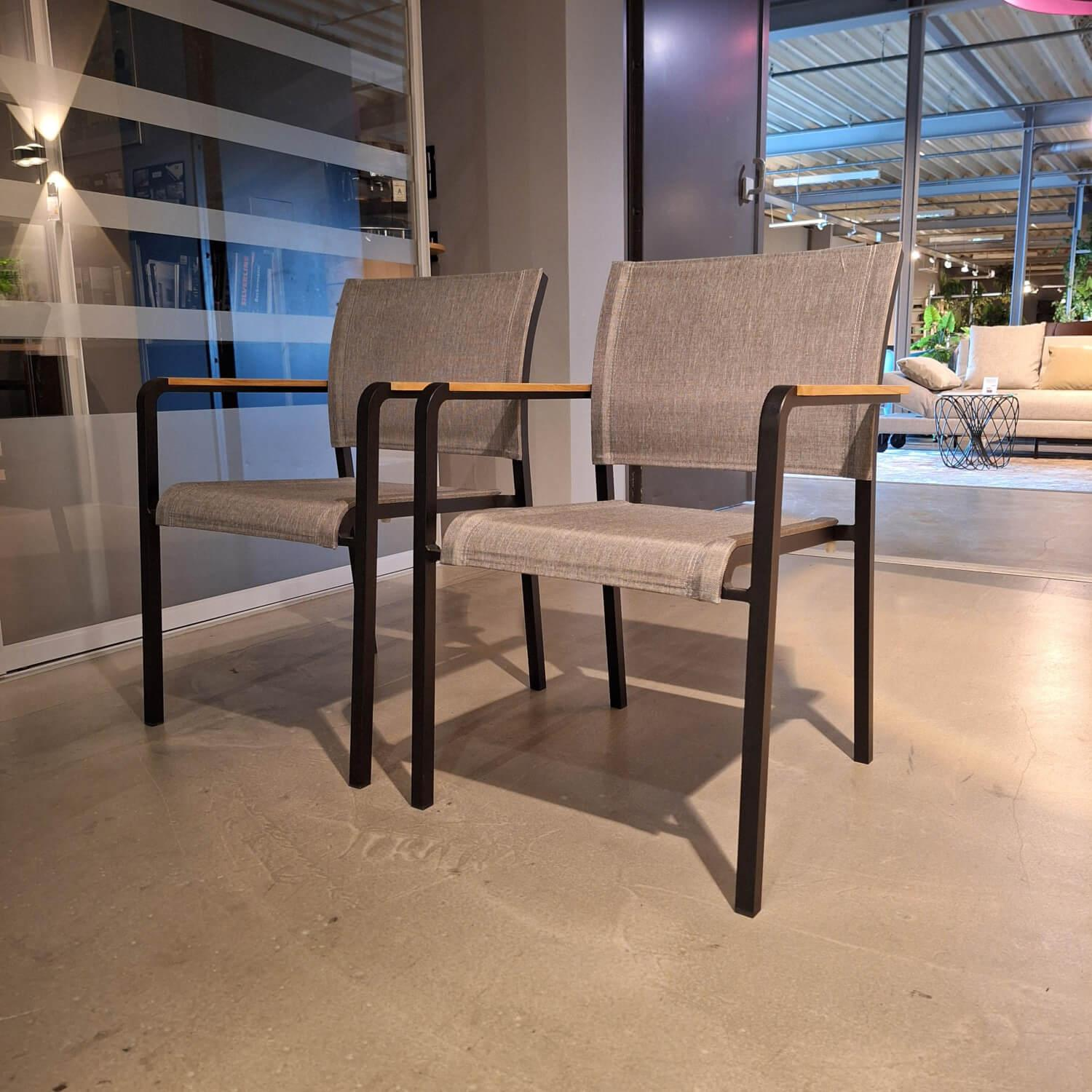 4er-Set Stuhl Outdoor Tilo Bezug Leinen Teakarmlehnen Grau Gestell Aluminium Schwarz Matt