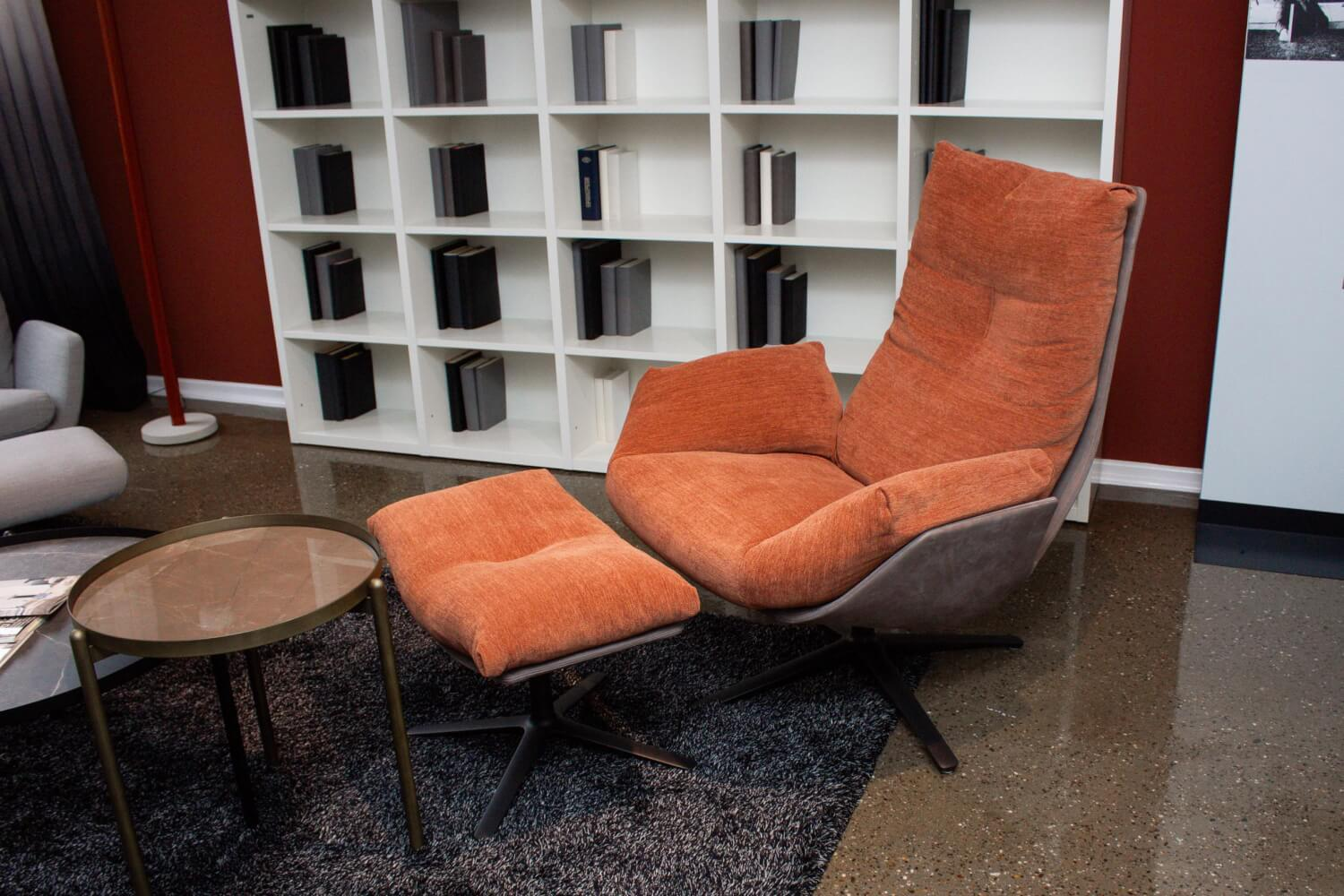 COR - Sessel Cordia Lounge Leder 683 Taupe Grau Sitz Stoff 8165 Lachs Orange mit Hocker - 4