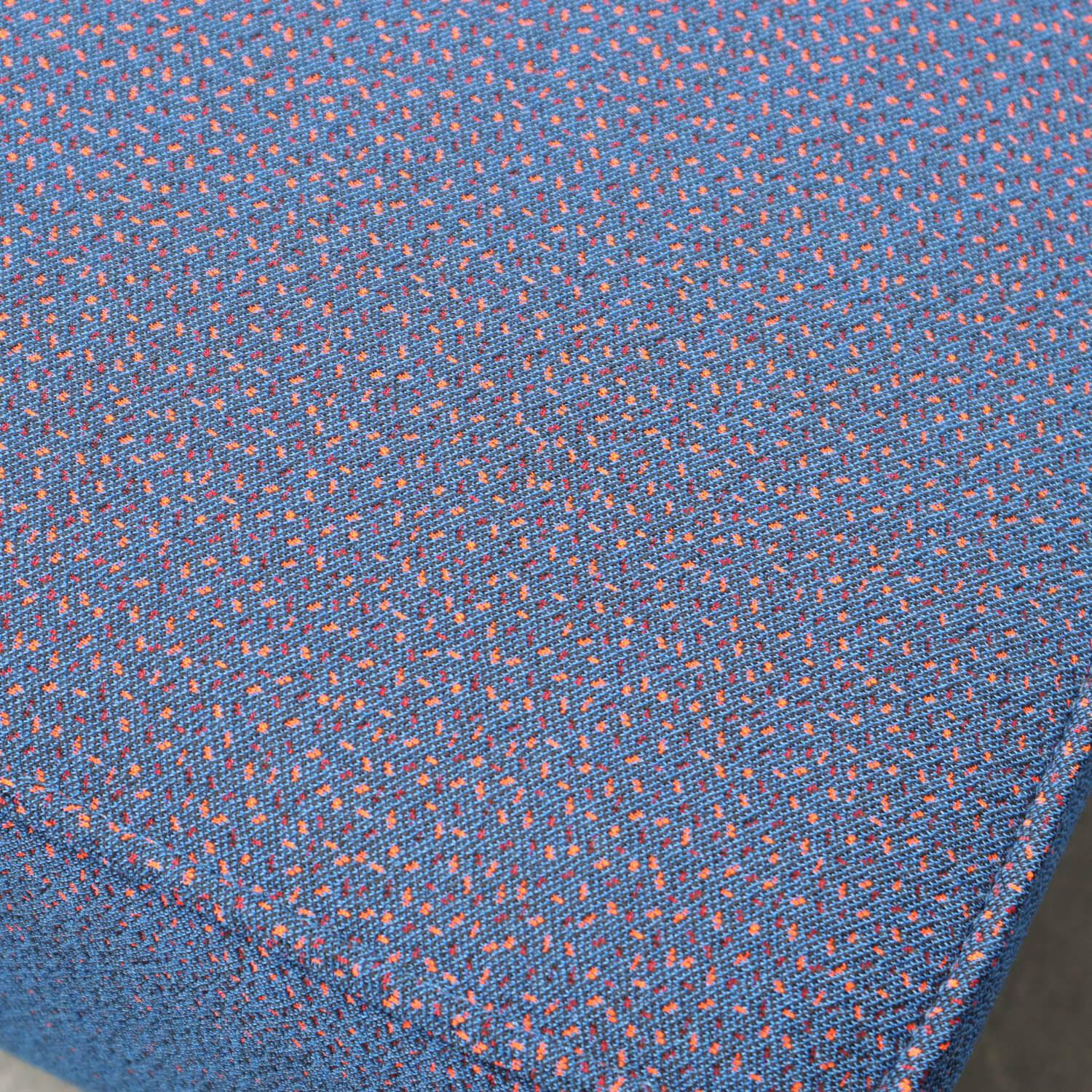 Spektrum - Sessel Press Room Chair Stoff Sprinkles 0784 Blau Kreuzfuß Schwarz Fußleder Dunkelbraun Armlehnen Nussbaum - 5