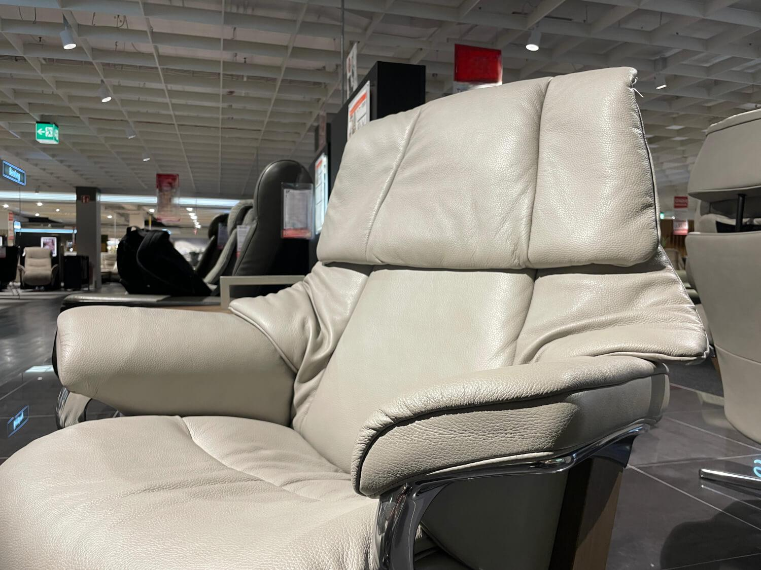 Stressless - Sessel Reno S R Leder 091 Cori Silver Cloud 25 Grau Gestell Cross Smoked Oak 13 Inklusive Hocker - 4