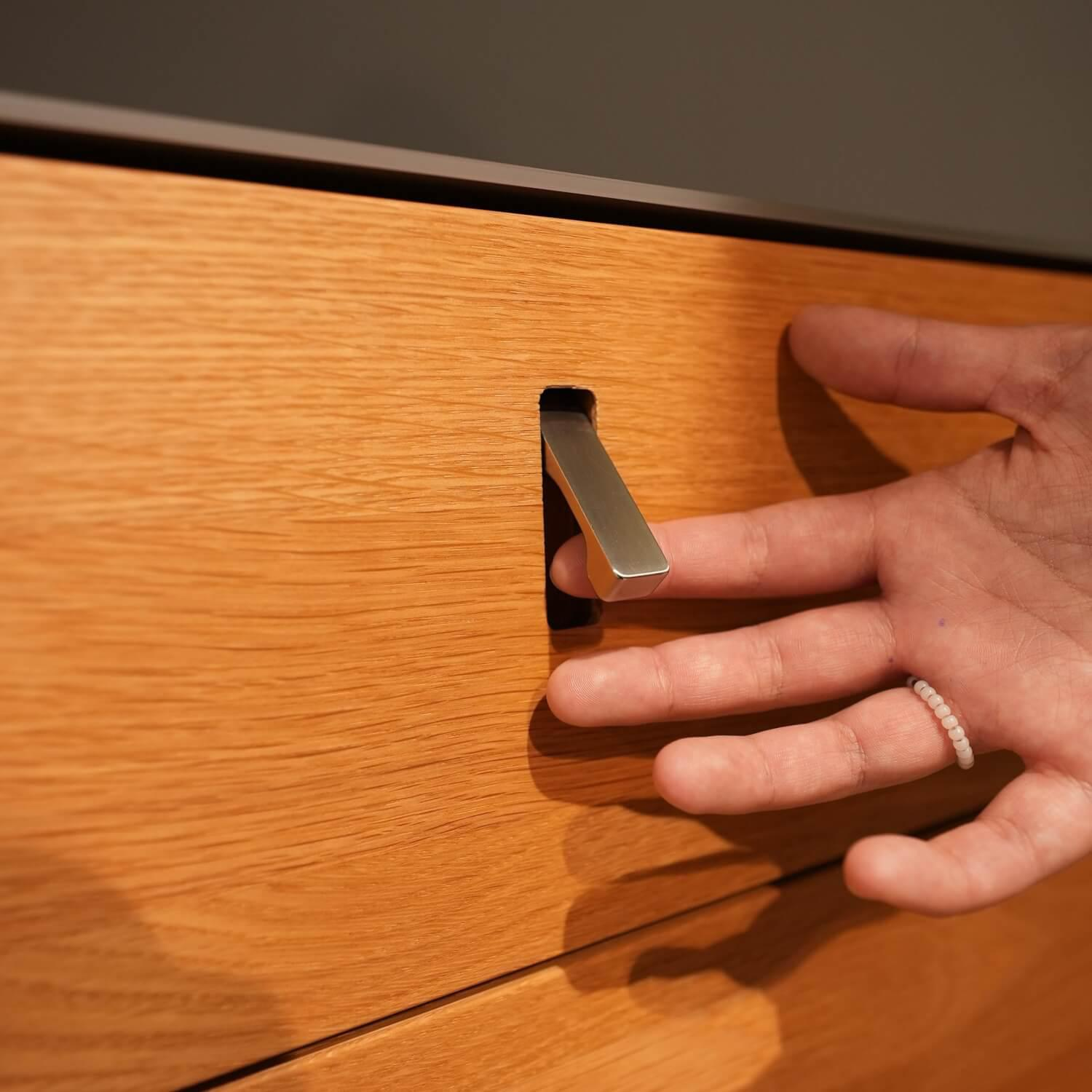 Piure - Sideboard Cubus  AC297195 29 Eiche Farbglas Taupe Klappgriffe Edelstahl - 3