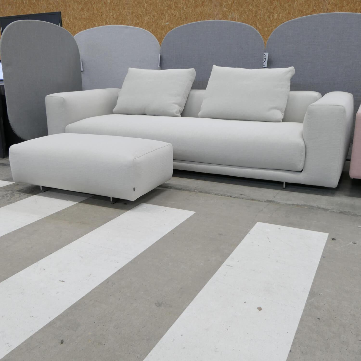 COR - Sofa Moss 74311 Stoff 10120 Greige Grau Beige Füße Verchromt Inklusive Hocker Und Rückenkissen - 7