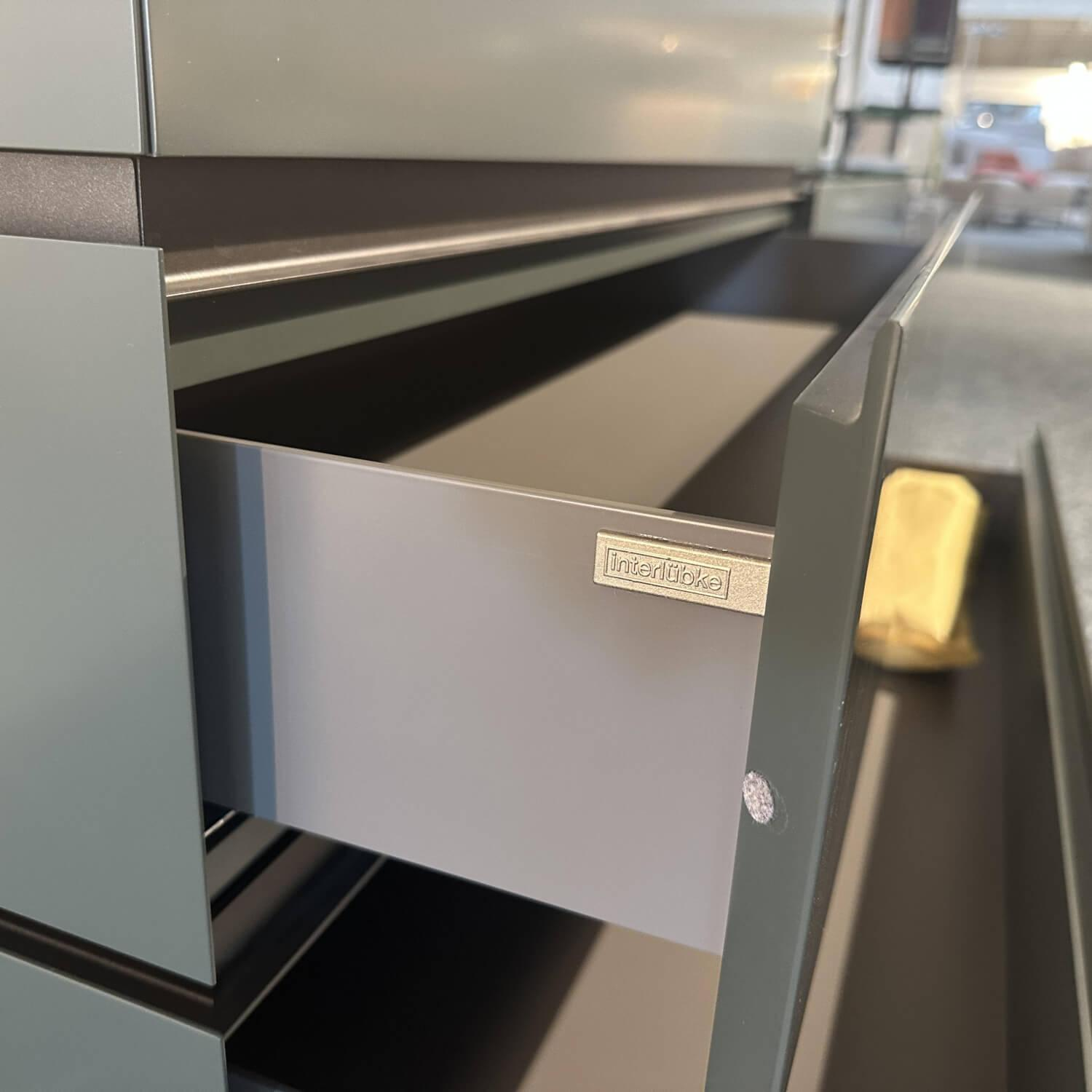 Interlübke - Sideboard Cube Bold Mattlack M81 Bahia Grau Grün Griffmulde 082 Brüniert - 8