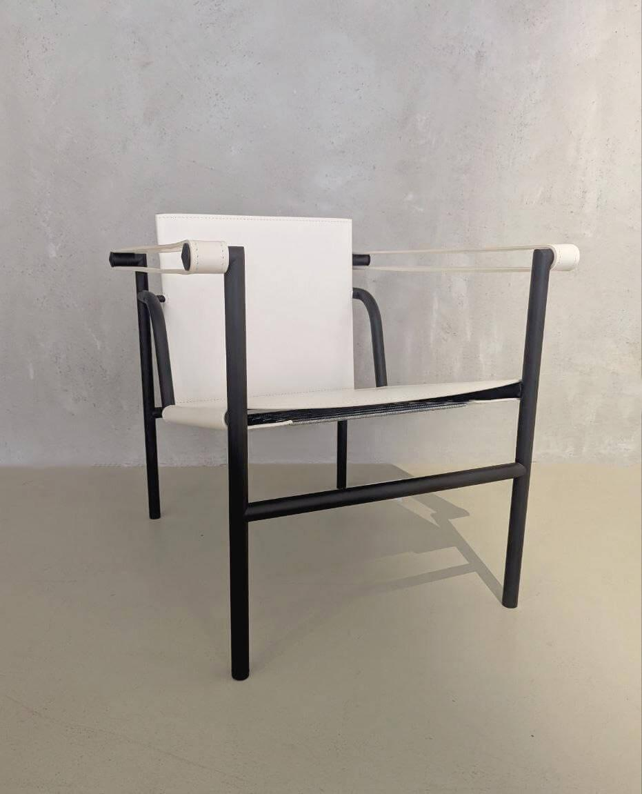Cassina - Sessel Fauteuil Dossier Basculant Kernleder Weiß Gestell Lack Schwarz - 3