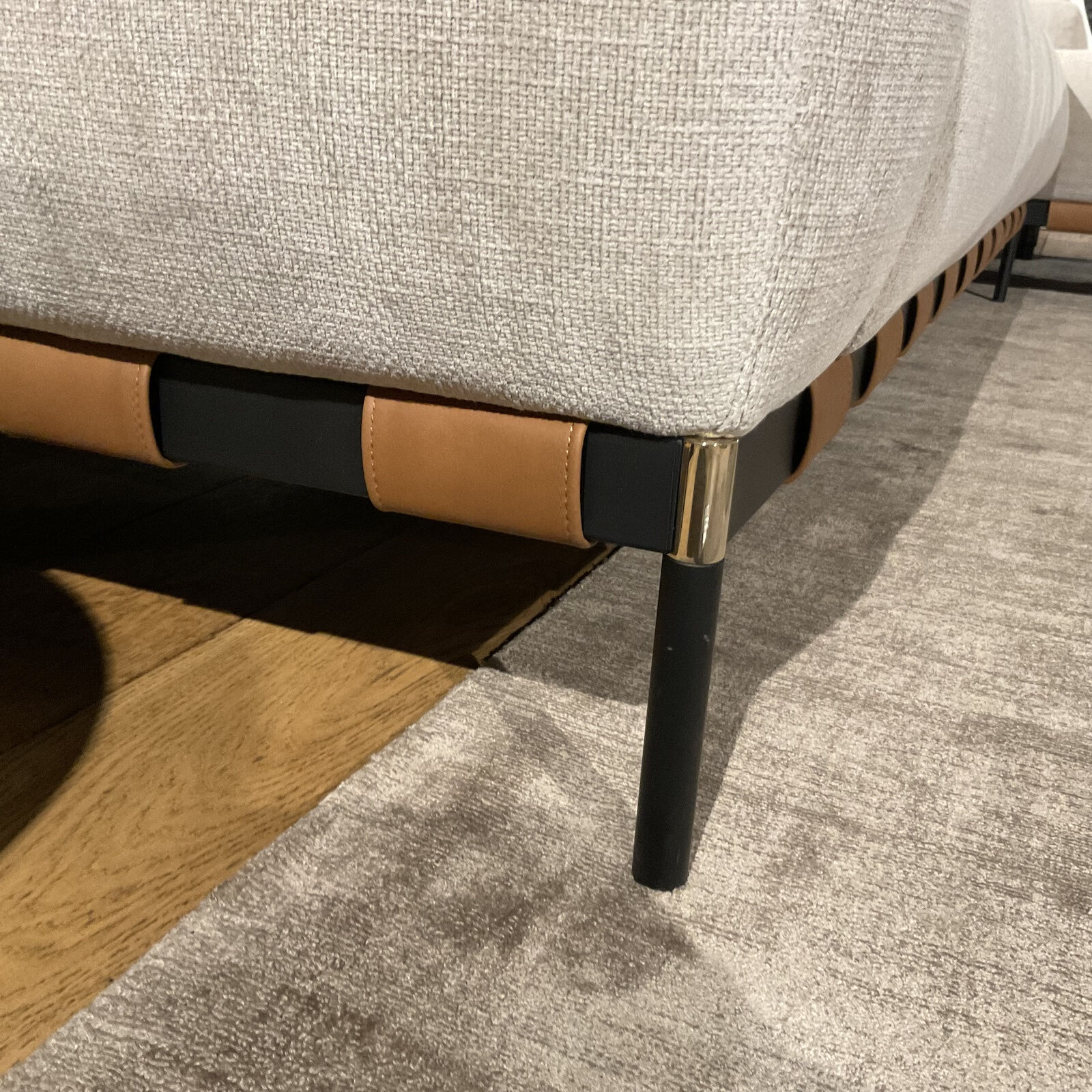 Cierre - Ecksofa Oscar Stoff 2 Ollin 101 Hellgrau Beige Sockel Metall Schwarz Lackiert Füße Chrom Gold - 8
