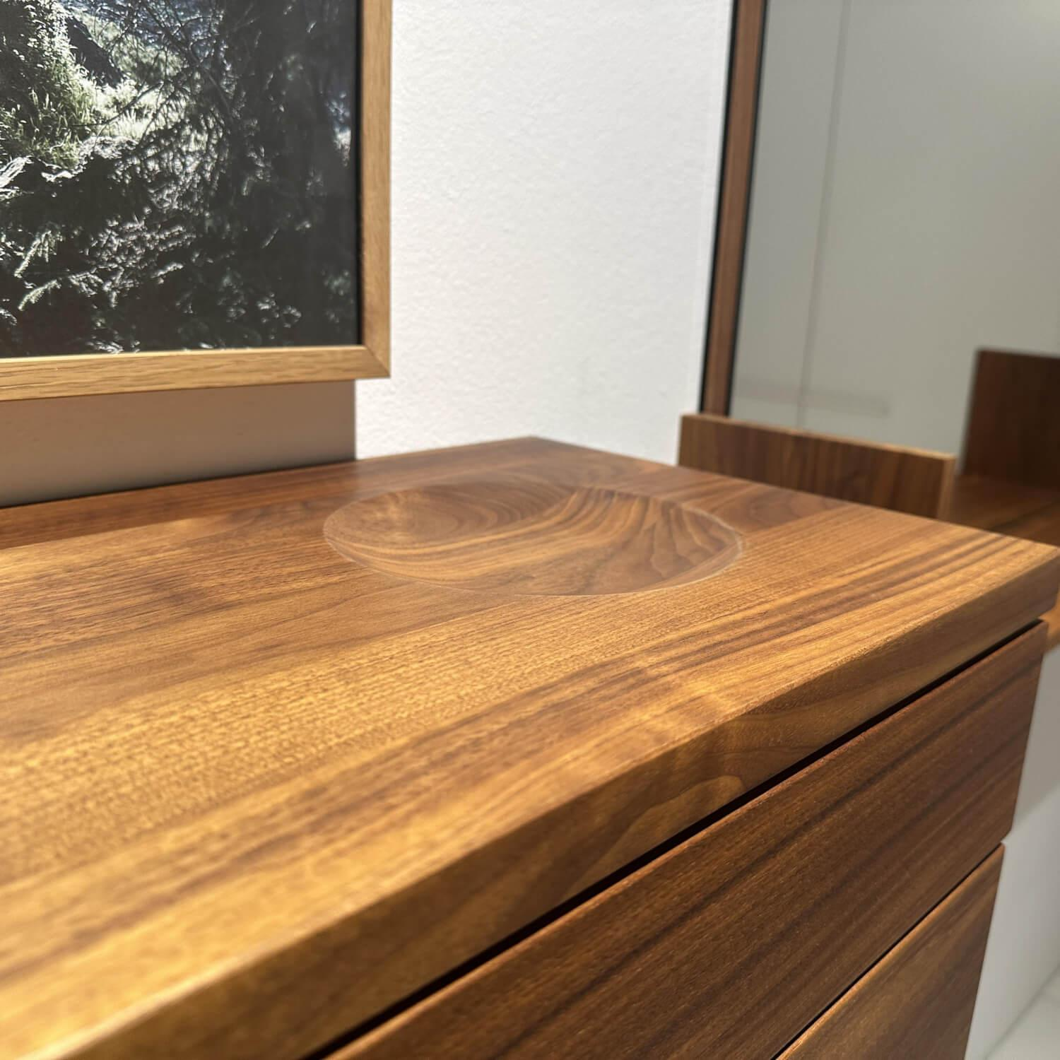 Team 7 - Kommode Schuhschrank Cubus Nussbaum Naturöl Mit Wandspiegel Rahmenlos Mit U Bord Ablage - 4