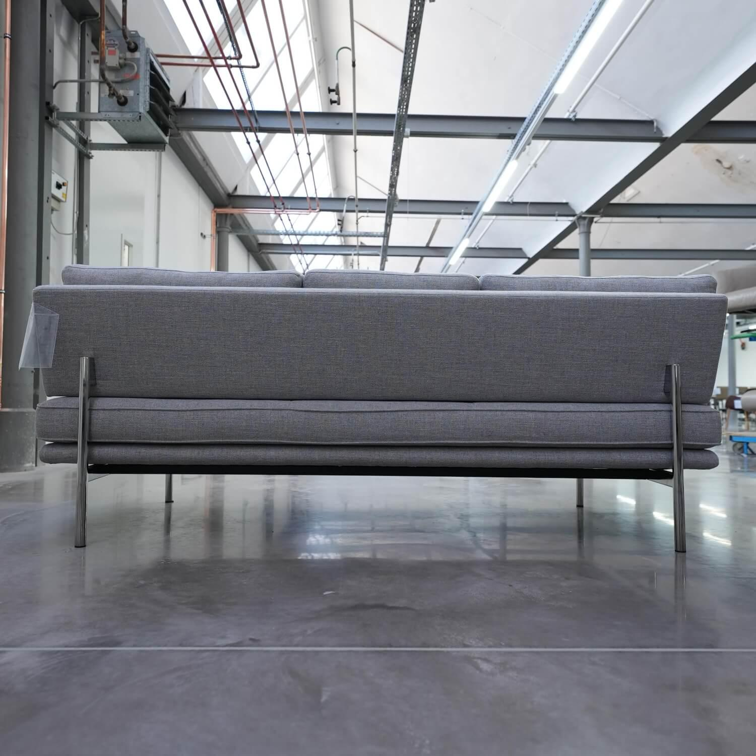 Sofa Living Platform 400 Bezug Stoff Gaia 7891 Platin Grau Gestell Stahl Hochglanz Verchromt