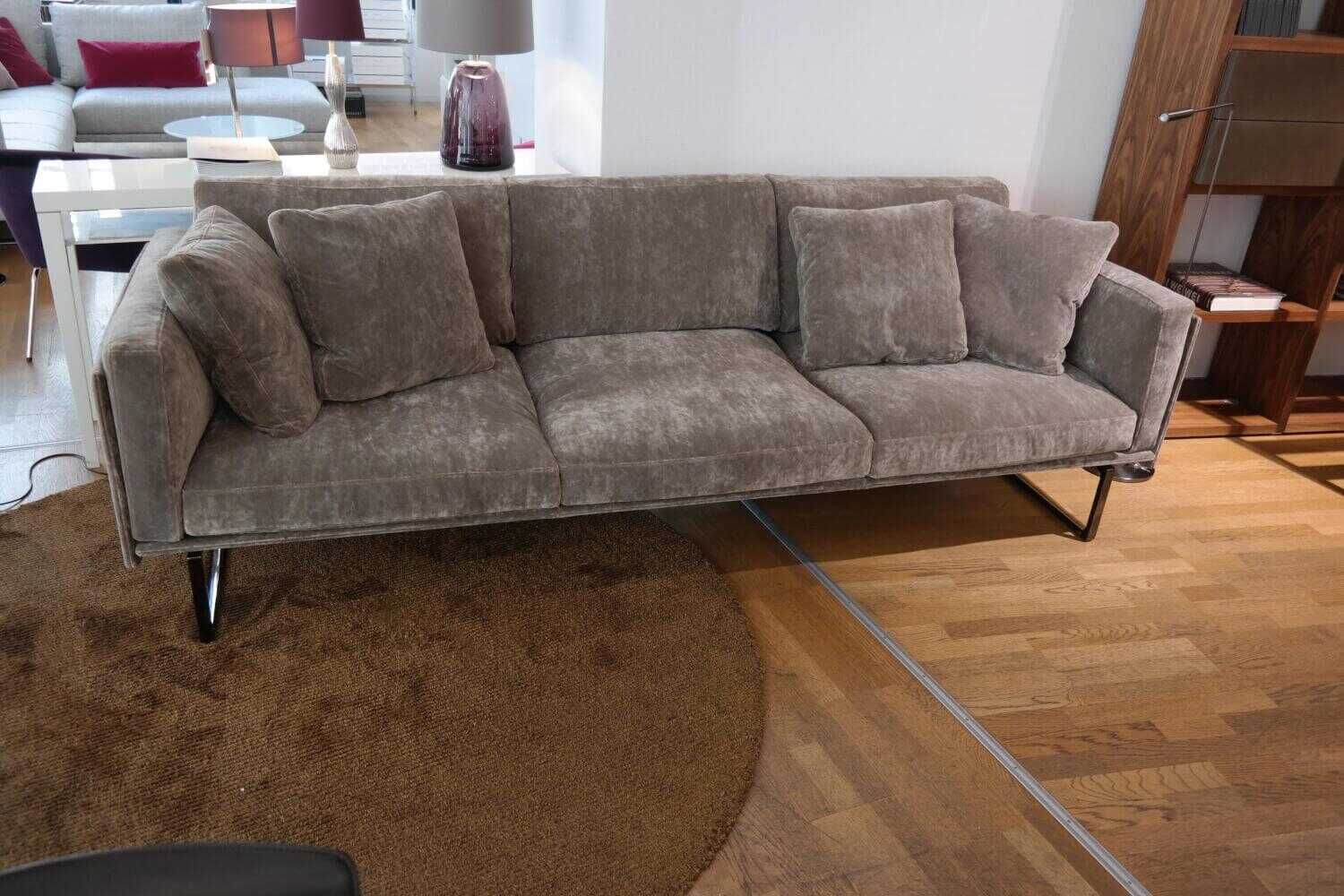 cassina-sofa-8-dreeisitzer-202-06-stoff-gordon-13f908-fango-braun-mit-4-kissen-280a4e59bf0eSfTsoZPtGNPzA Cassina - Sofa 8 Dreeisitzer 202 06 Stoff Gordon 13F908 Fango Braun mit 4 Kissen - 3