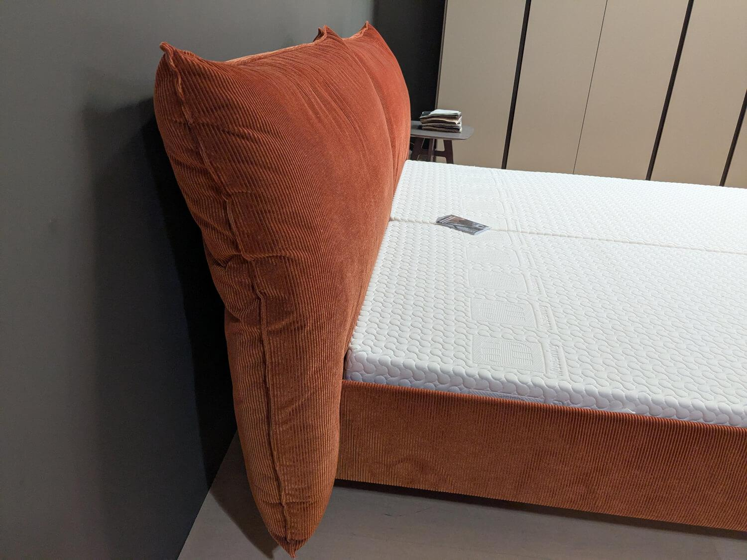 Möller Design - Polsterbett MD13 Stoff Charmell Cord 110 Orange mit Kopfteil Rose ohne Lattenroste ohne Matratzen - 4