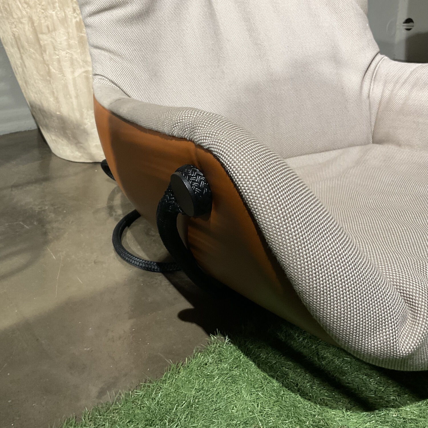Freifrau - Hängesessel Leya Wingback Swingseat Innen Stoff Novum Cocos Beige Außen Leder Opium Cognac Braun - 4