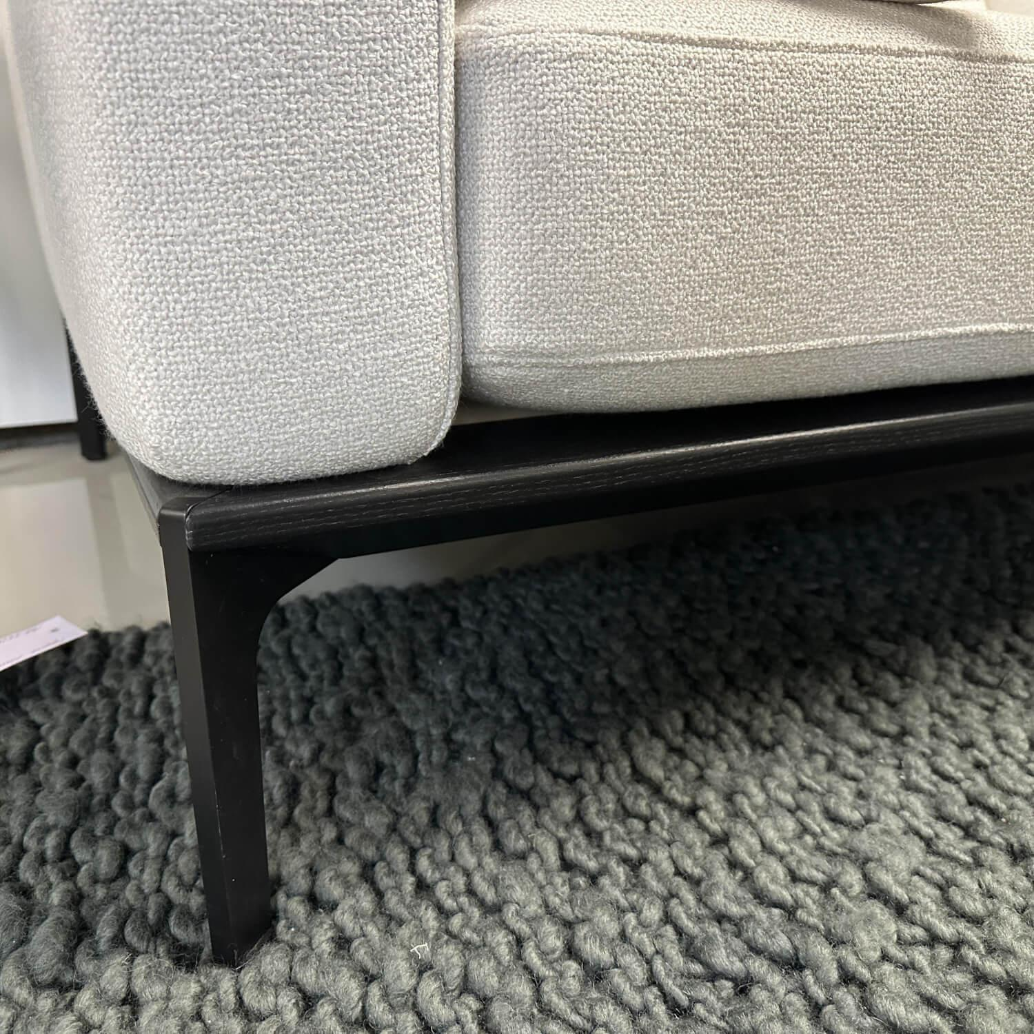 Bielefelder Werkstätten - Sofa Spirit BW155-3006 Stoff Mara Weiß Metallfuß Schwarz Matt mit Rückenbügel und Kissen - 11