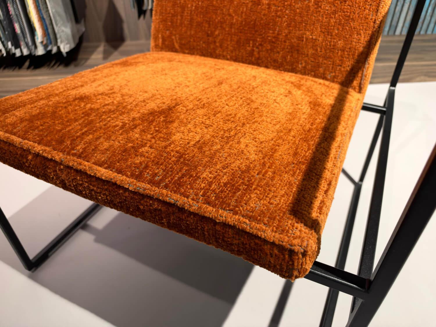 Brühl - Sessel Grace Stoff 4401 50 Orange Gestell Stahl Schwarz Pulverbeschichtet Inklusive Kunststoffgleiter - 4