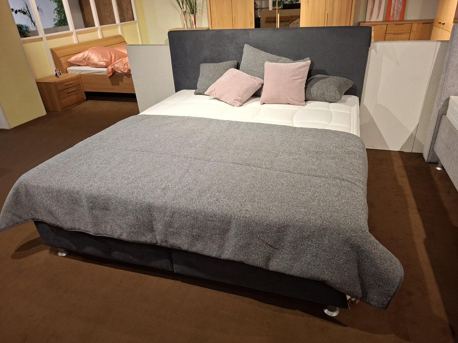 Oschmann - Boxspringbett Brügge Stoff Enjoy Anthrazit Füße Alufarbig Inklusive Wendematratzen Und Kissen - 4