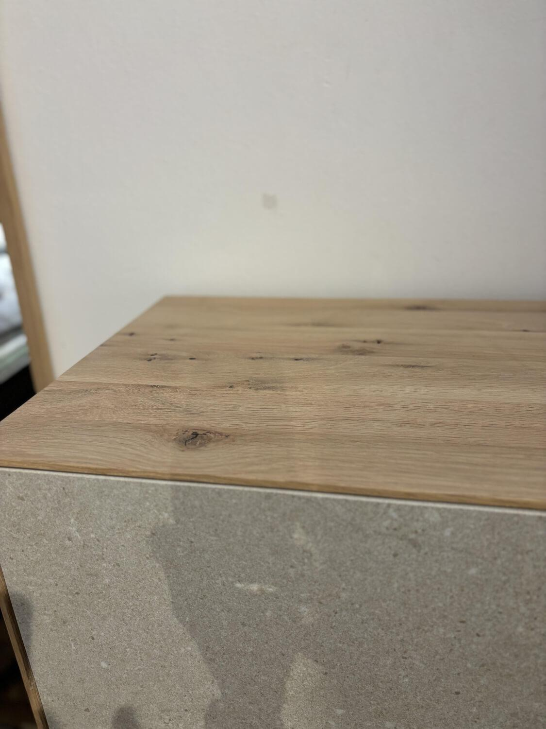 Scholtissek - Schrank Kera Knorrige Eiche Puro Geölt Front Keramik Shilin Slate Finish Grau Stahlwangen Schwarz Lackiert - 4
