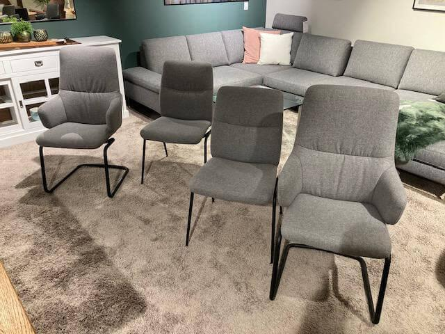 Sofa mit Stuhlgruppe Mind & Spice Stoff Calido 579 Light grey 11 Stühle Mit BalanceAdapt-System Funktion