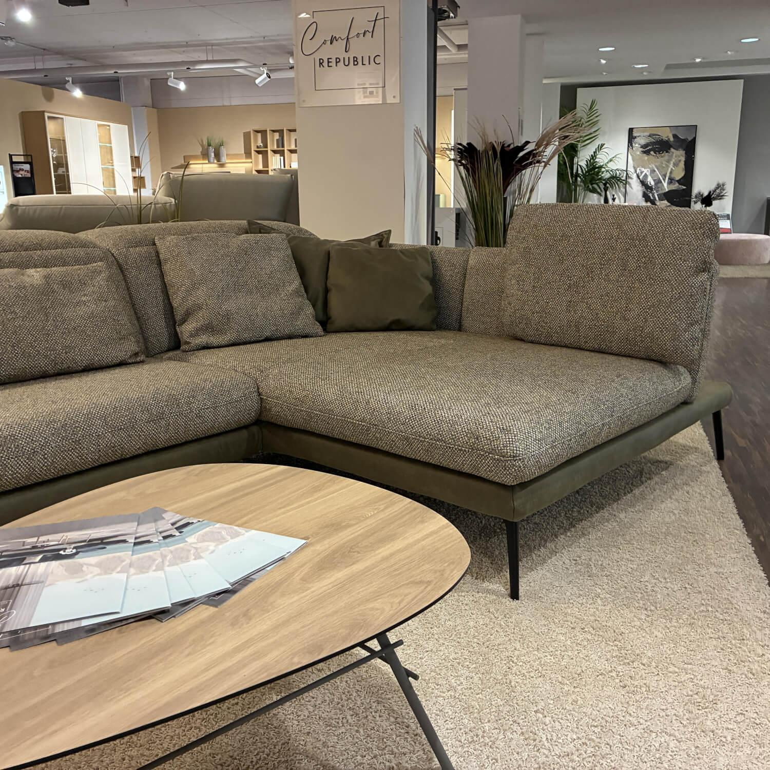 Comfort Republic - Ecksofa Elena Stoff AL Jazz Lime 400 Grau Grün Metallfüße Rund Schwarz Mit Klappbaren Armlehnen Inklusive Kissen - 4